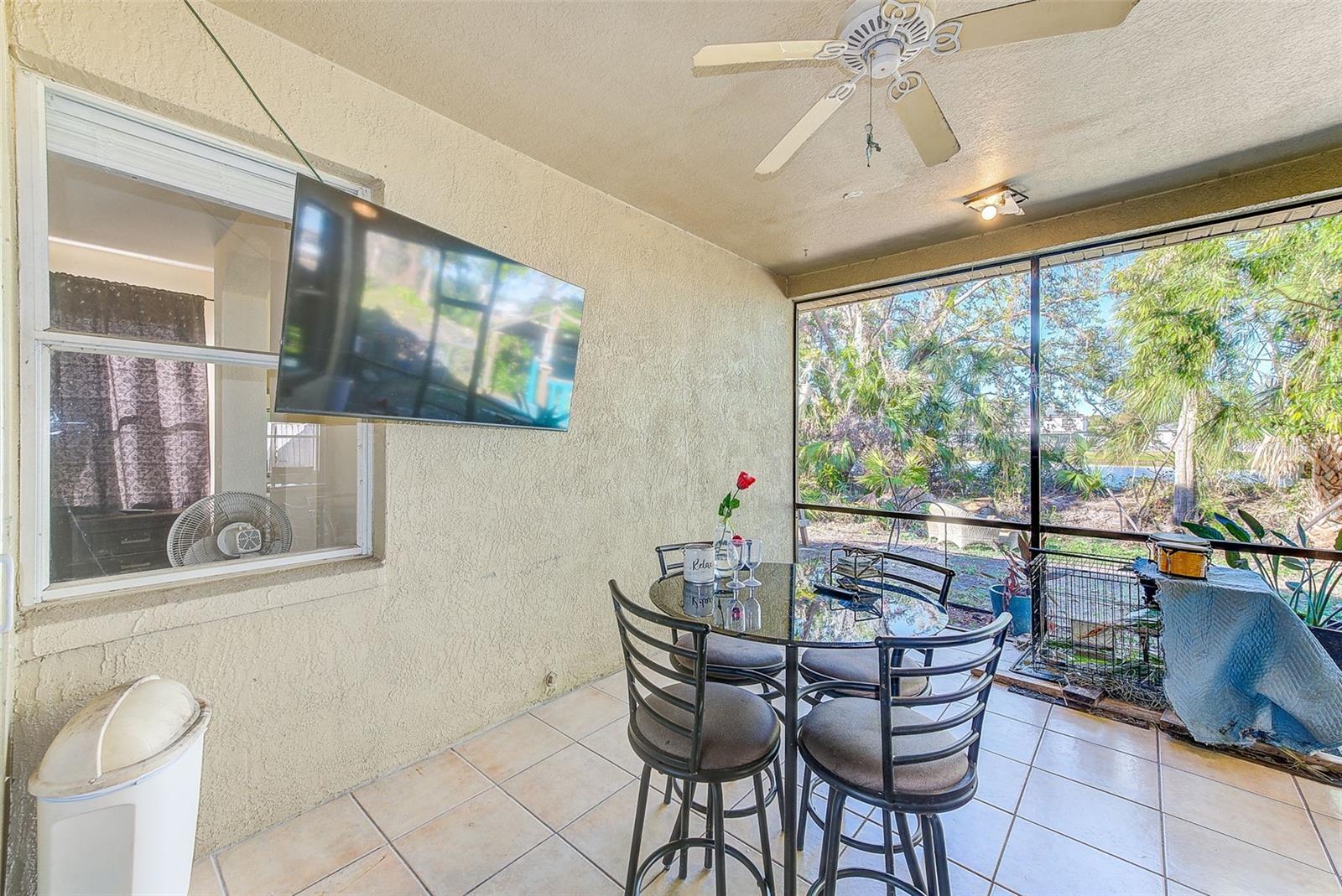 SCREENED COVERED LANAI