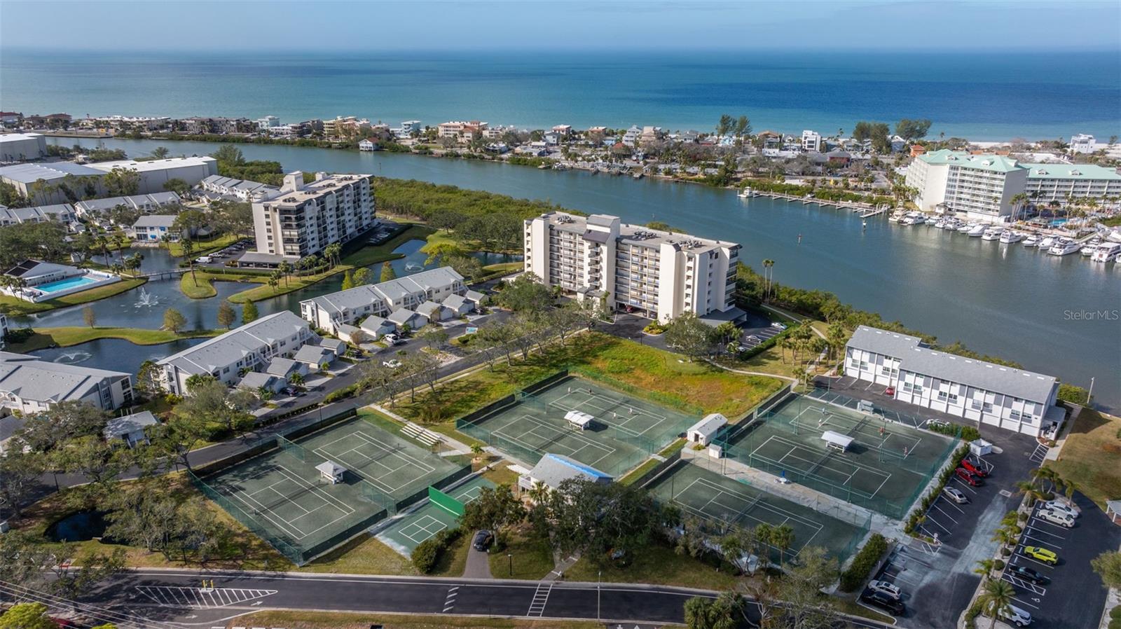 Minutes to beach, intercoastal waterfront