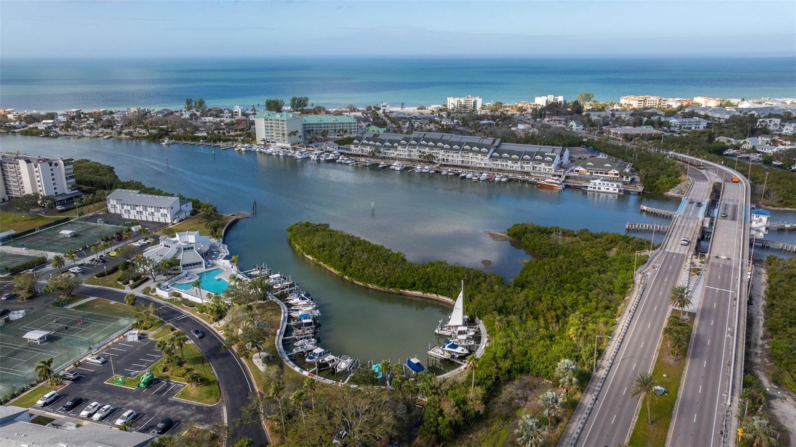 Intercostal waterfront access to beach