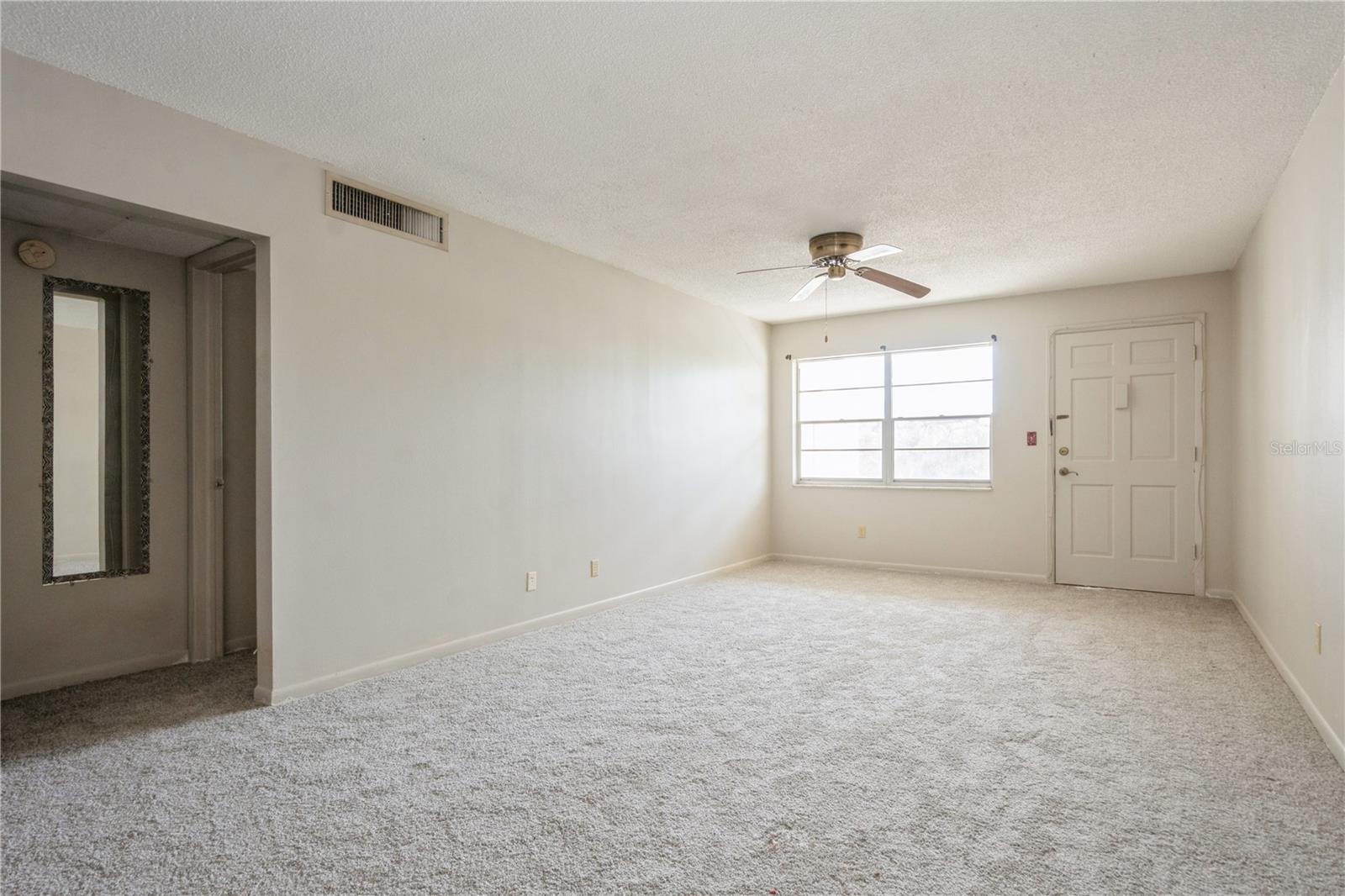 Living Dining Area