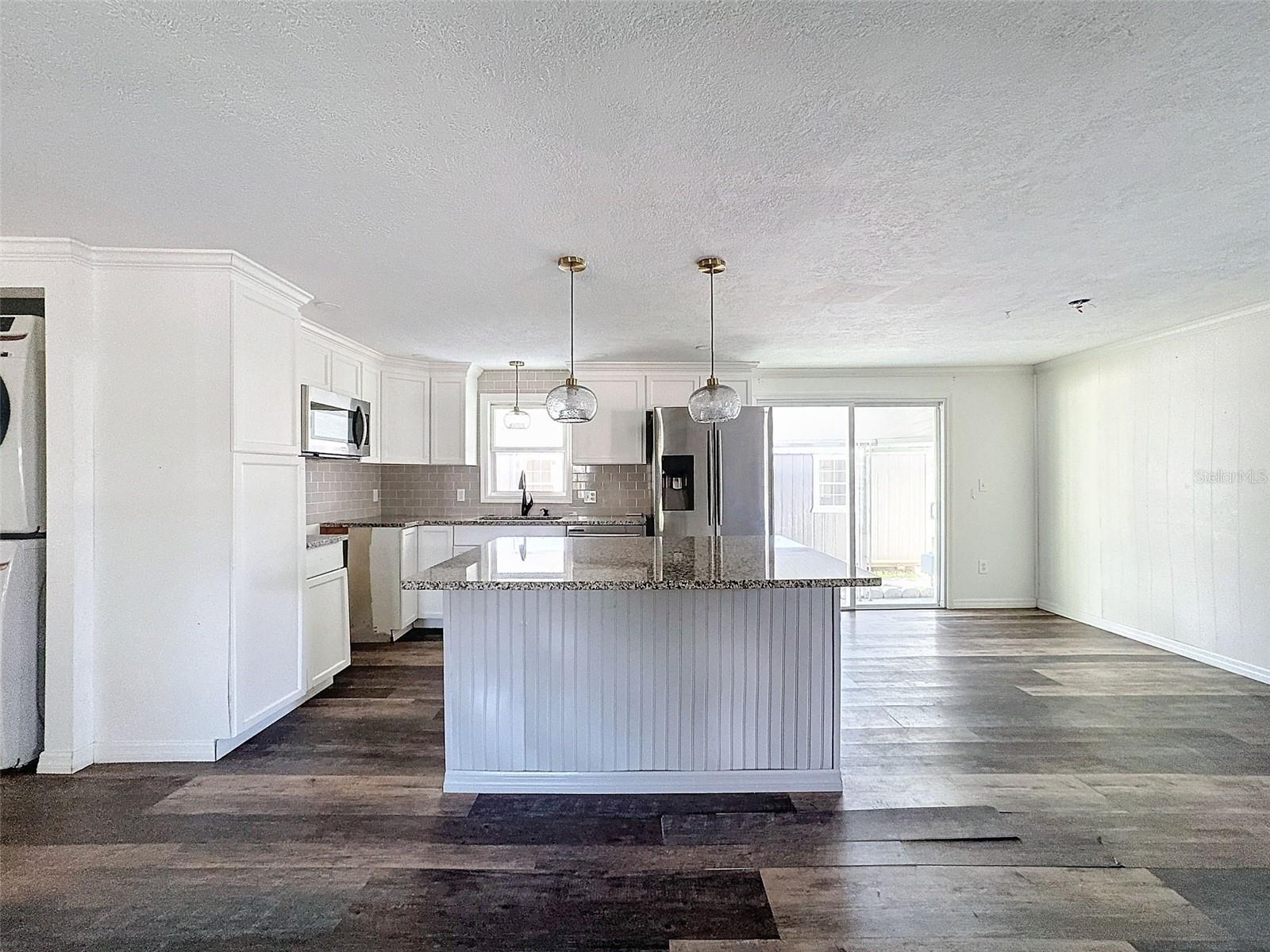 KITCHEN ISLAND