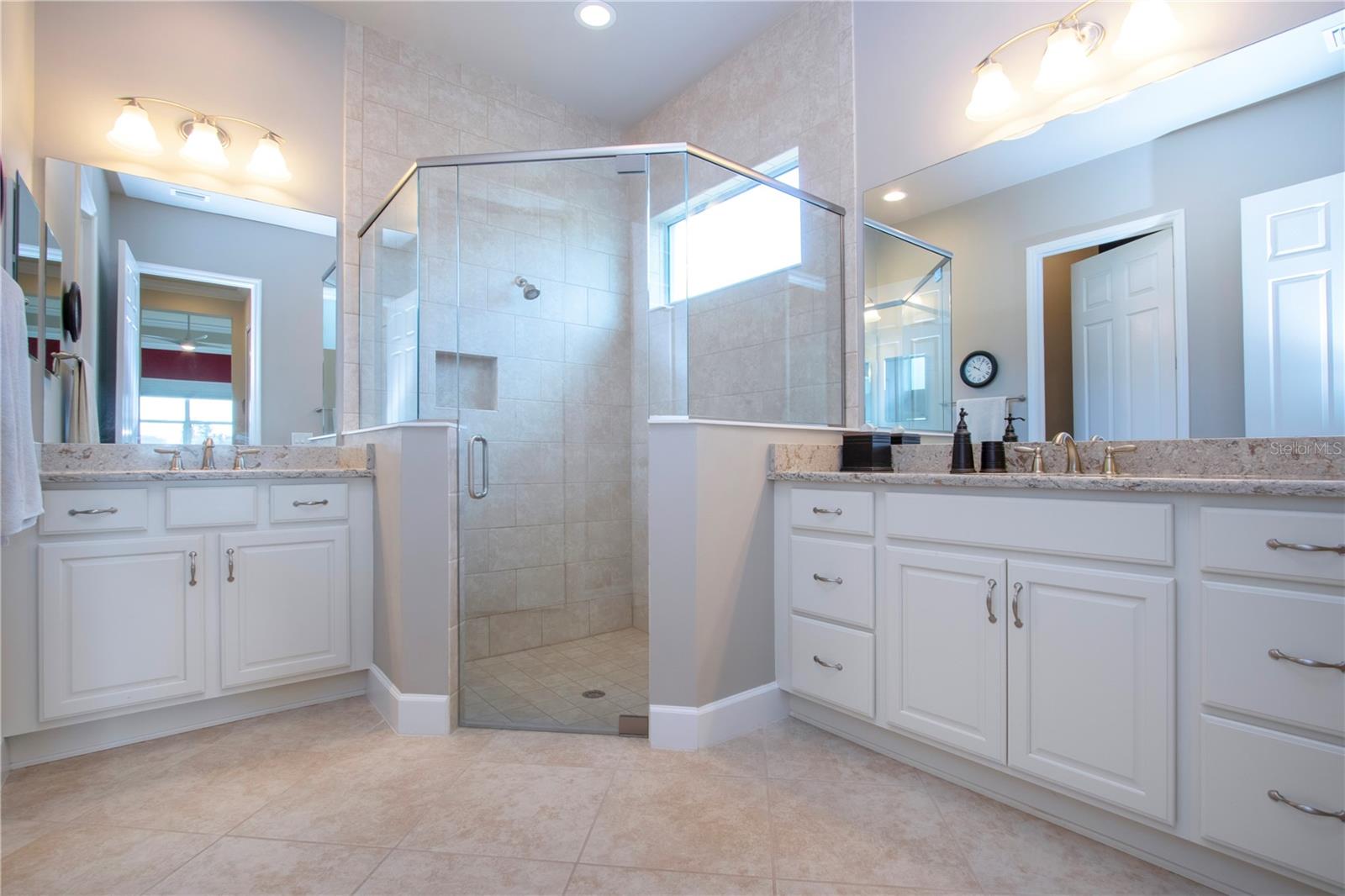 Primary Bathroom w/Dual Sinks, Granite counters & Large Walk in Shower