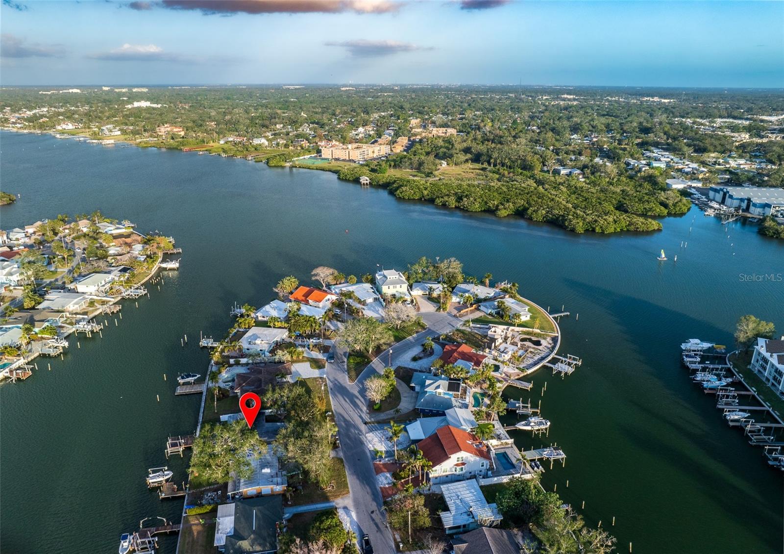 Just moments away from the Intracoastal Waterway, perfect for cruising around IRB's idyllic landscapes.