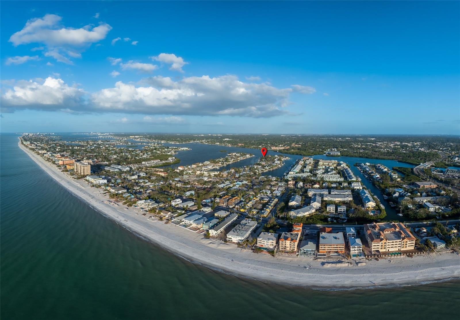 348 Bahia Vista is only minutes away to the powdery white sands of the Gulf coast, less than a 10 minute walk!