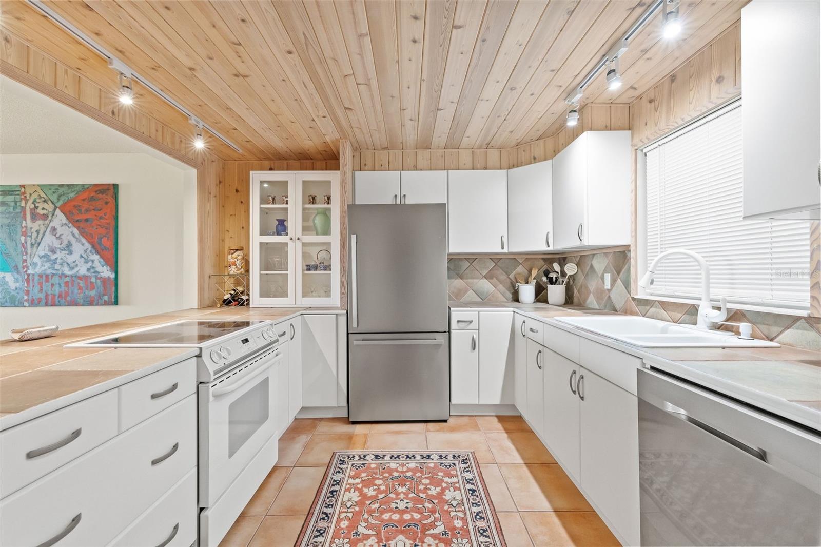 Perfect prep space when cooking meals.