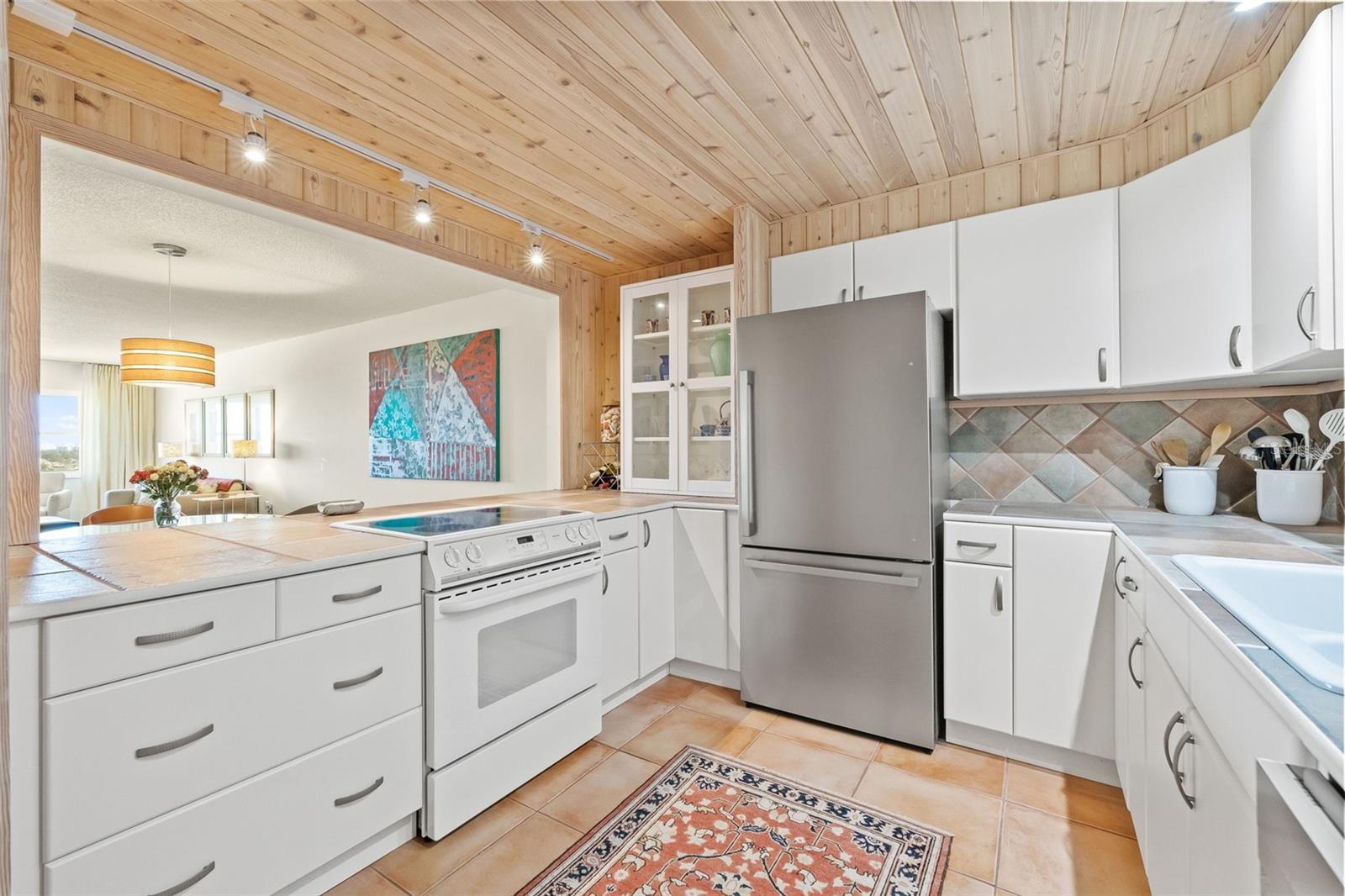 Deep drawers to store all your cooking gadgets.