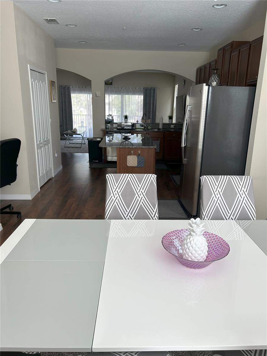 Kitchen Dining Area