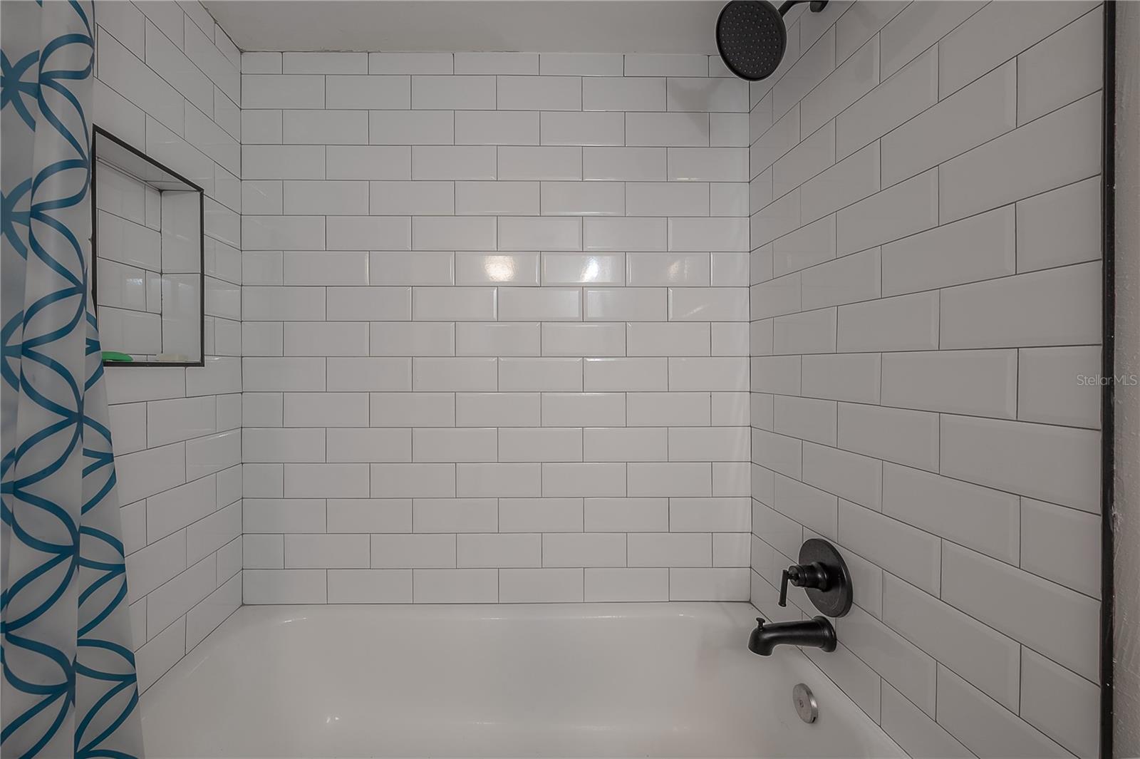 Secondary bathroom (tub w/shower)