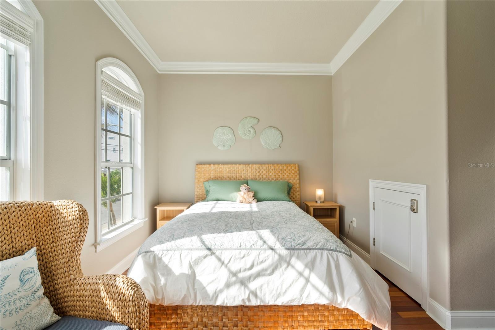 Specious guest bedroom off the main 2nd level living area.