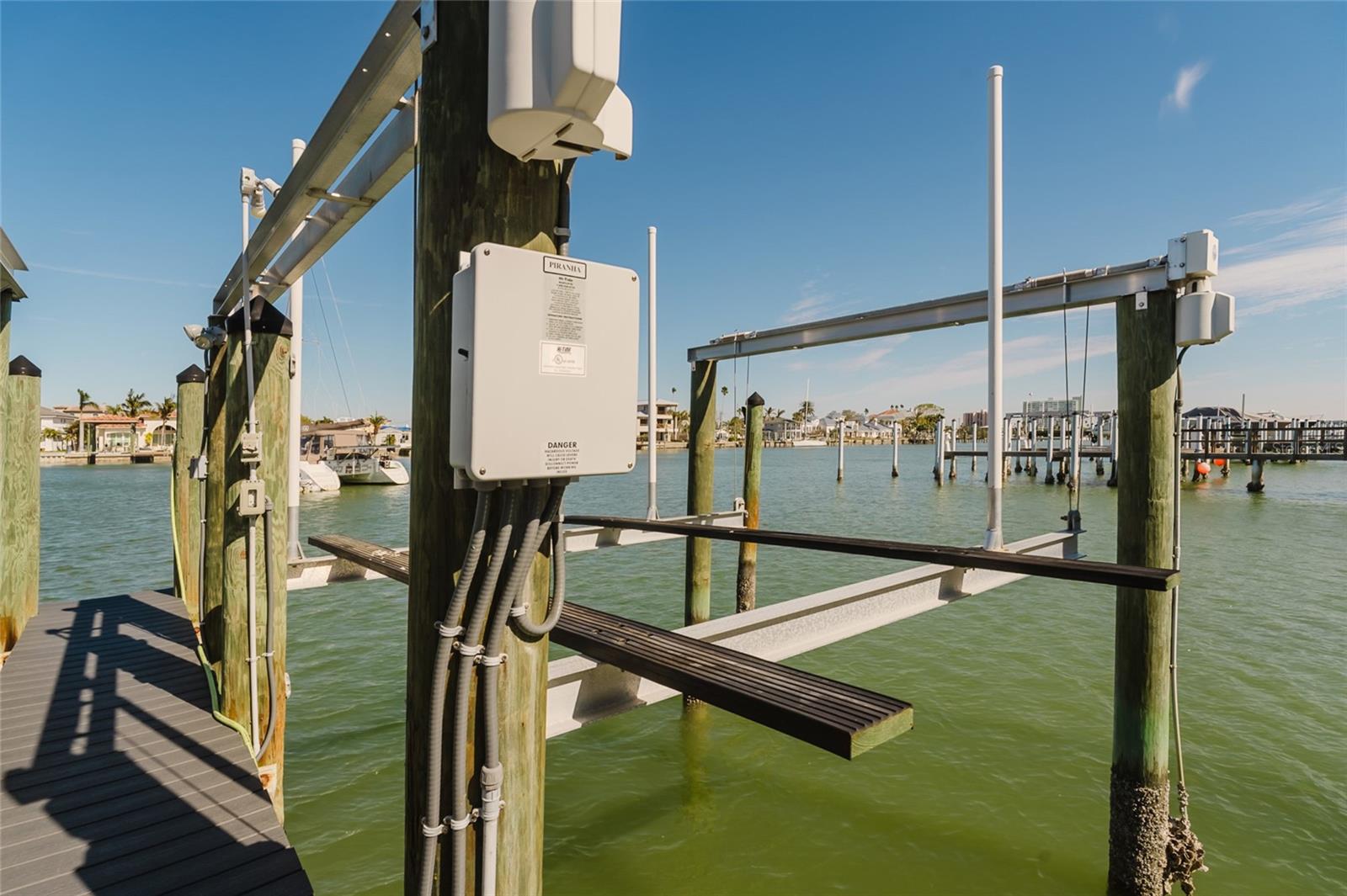 9000lb boat lift installed 2022.