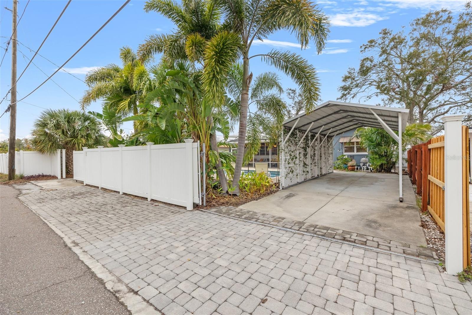 Rear driveway 2 covered parkimg for boat or RV