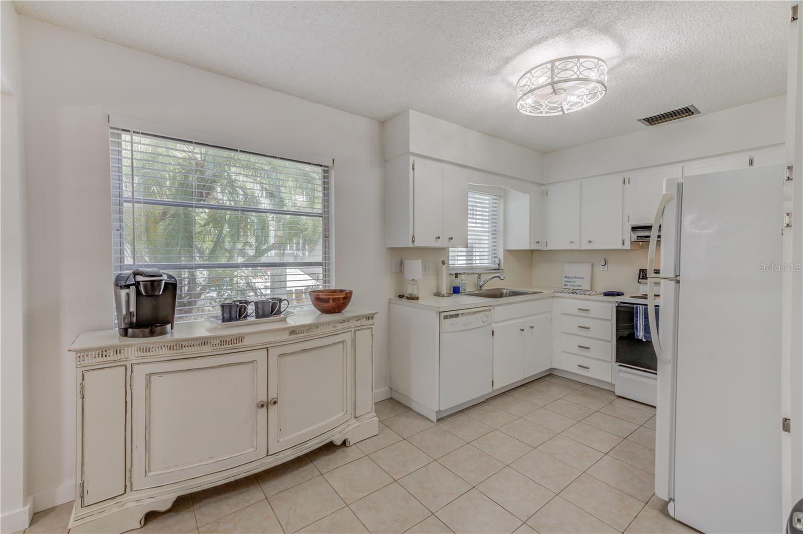 COFFEE OR DRINK BAR IN KITCHEN