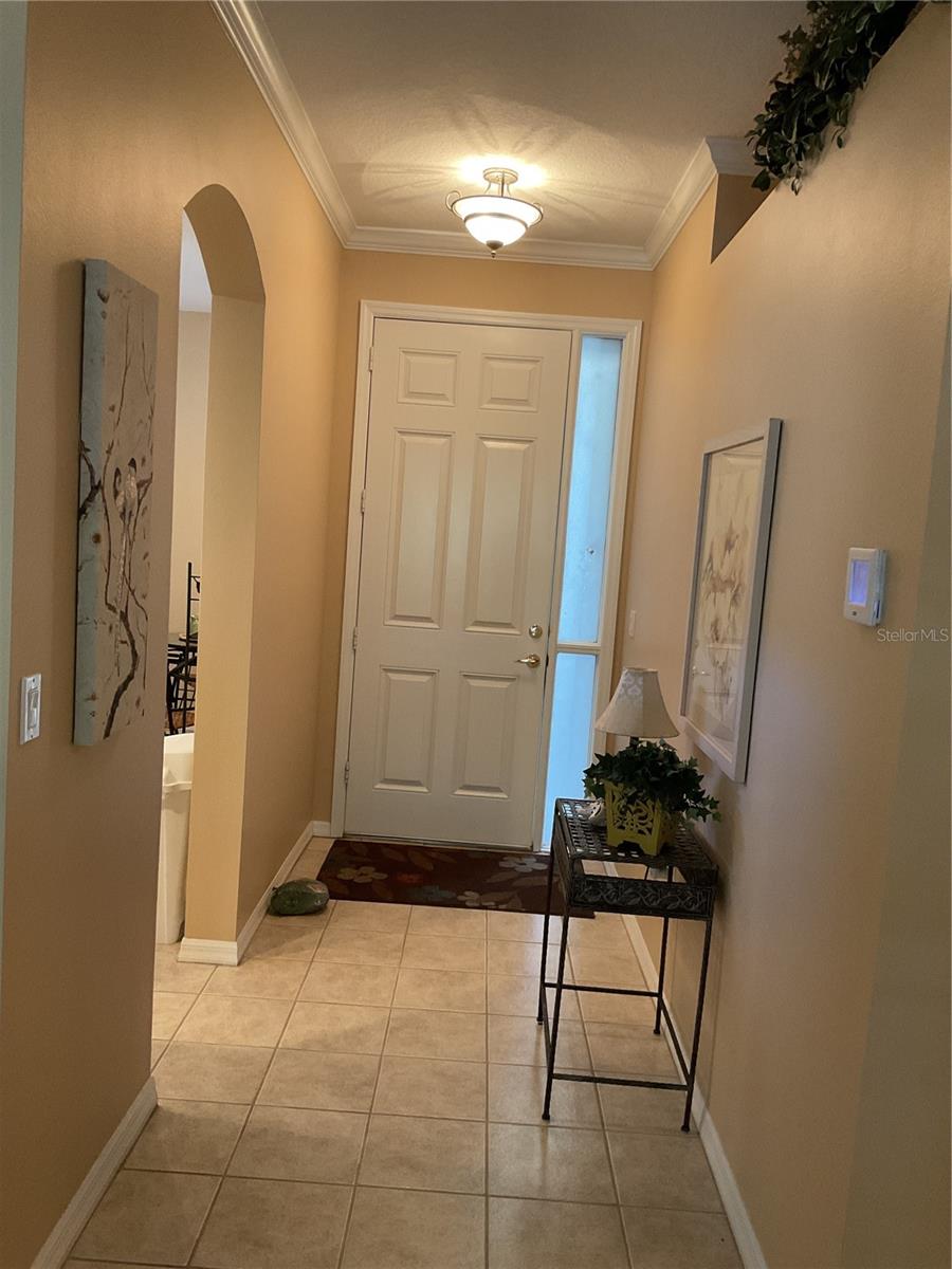 ENTRYWAY/FRONT DOOR