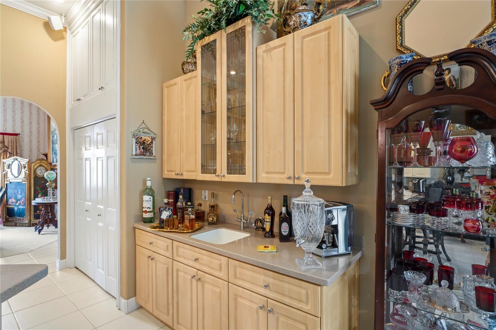 Wet bar/ Dry bar