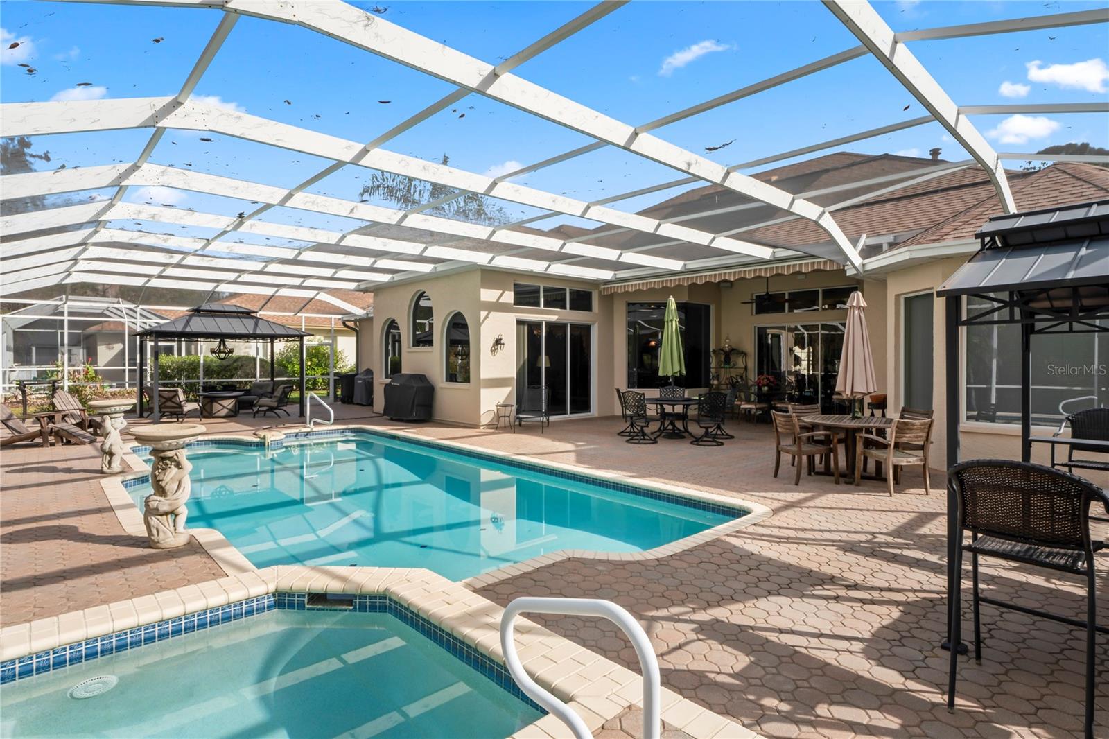 Hot tub/ Pool