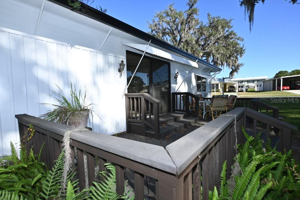 Side porch with access to Family rm