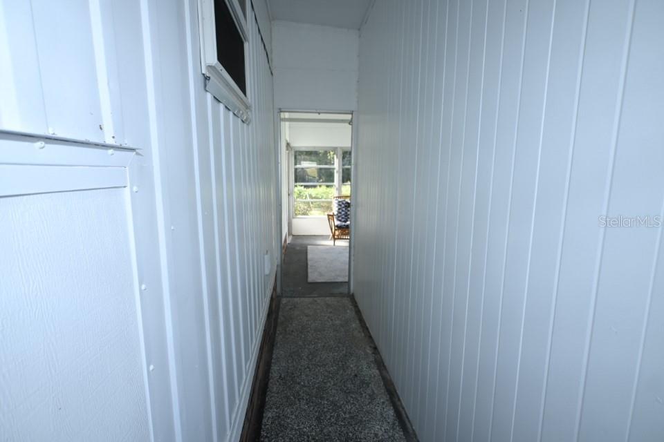 Outside hallway to screened in lanai