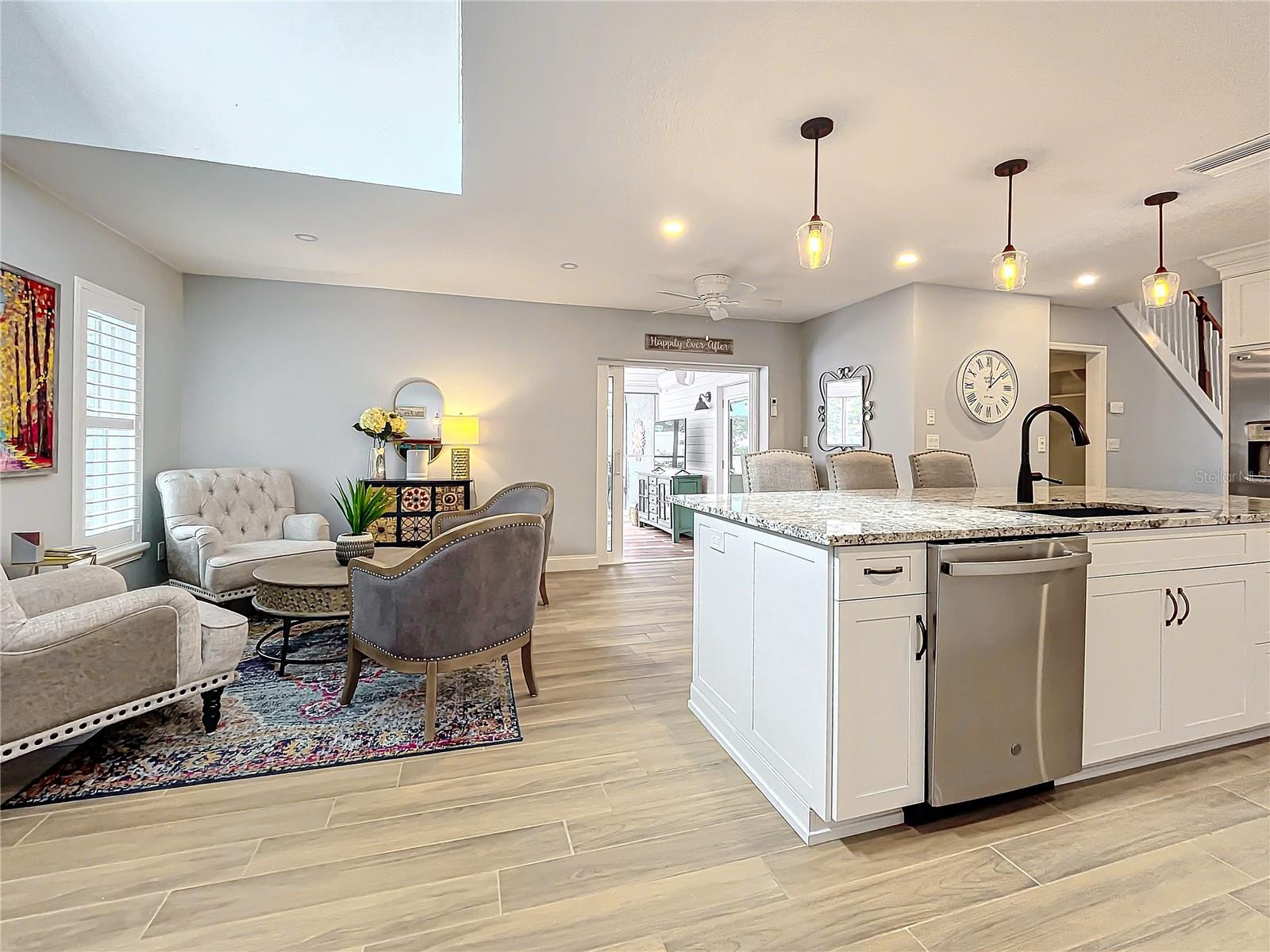 kitchen-sitting area