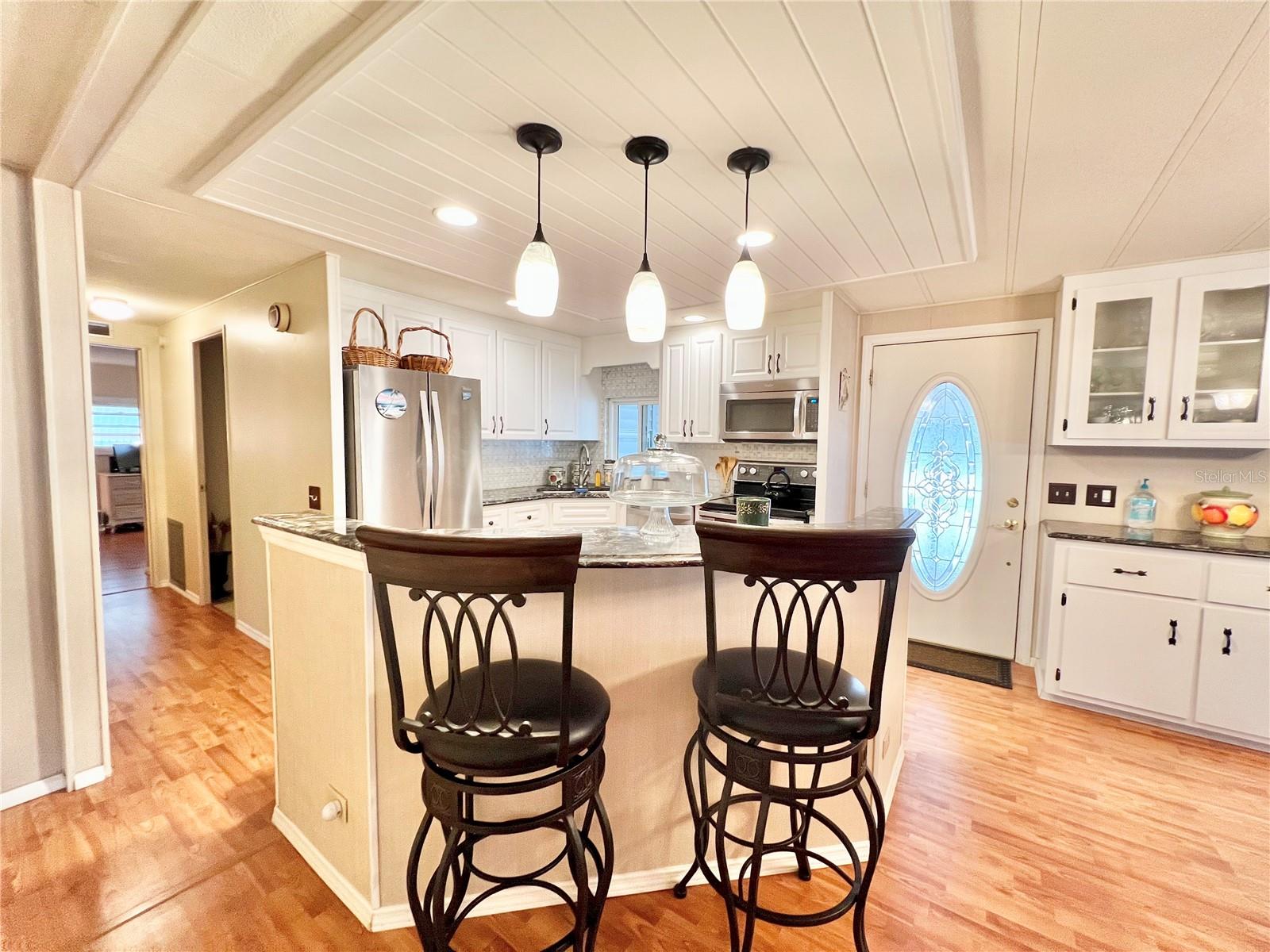 kitchen island with Bar stools