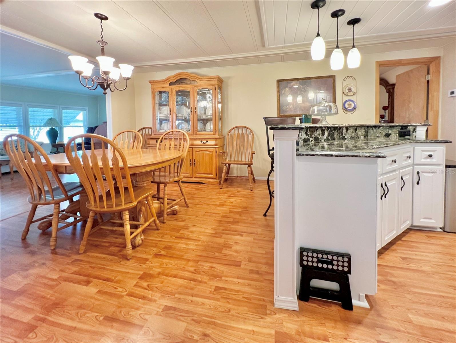 Dining room to kitchen