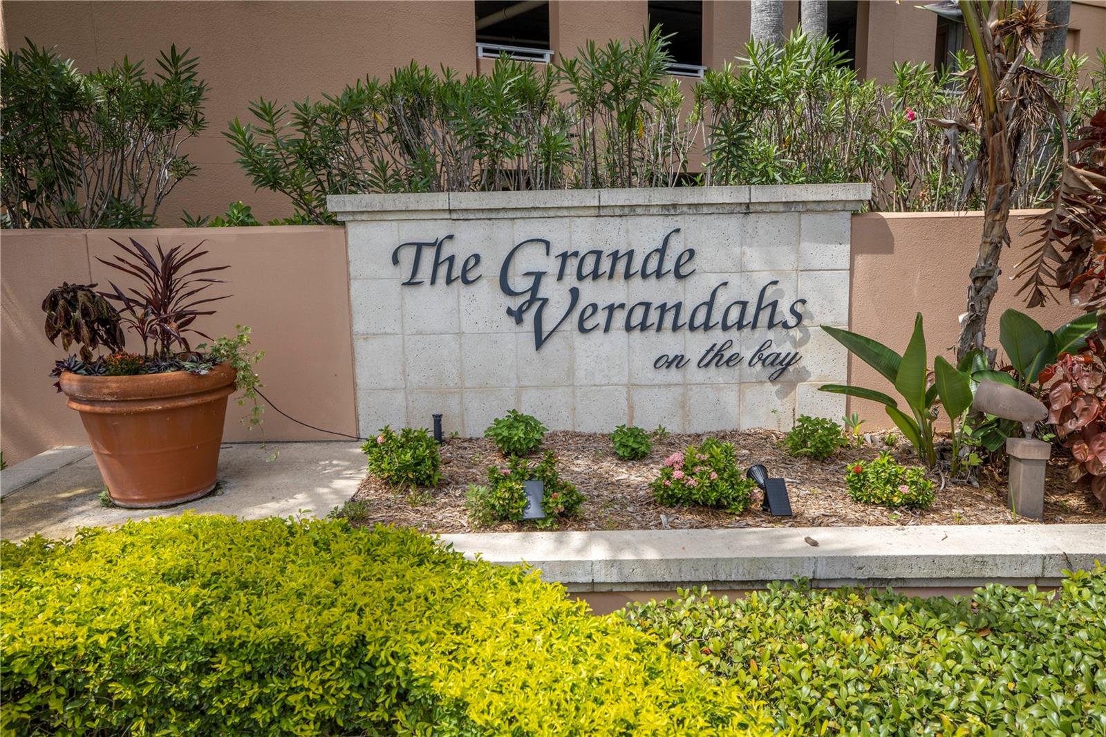 Grande Verandahs On The Bay