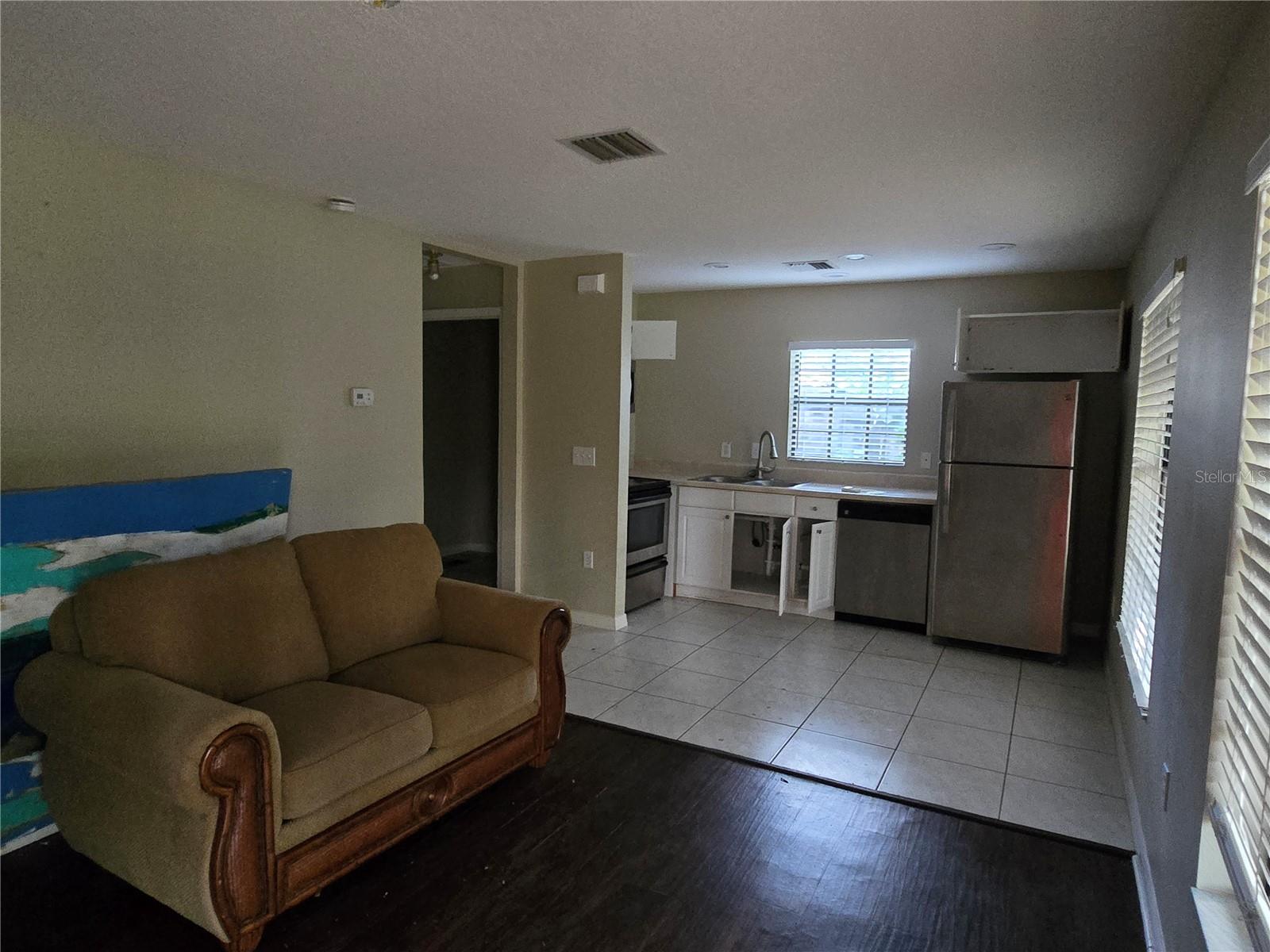 1 Bedroom Guest House.  Has 1 BR/1 BA, laundry room, living room.