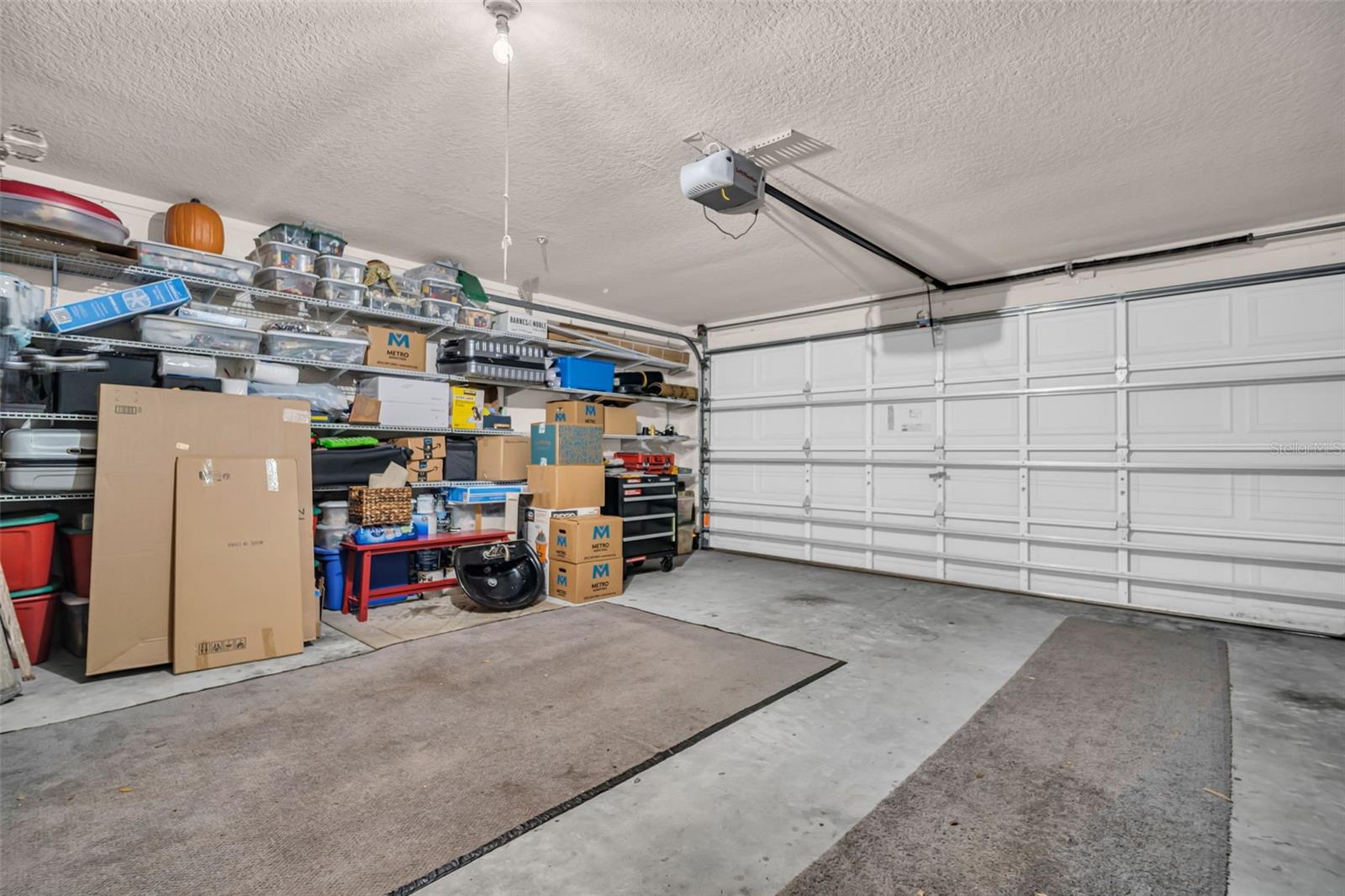 Garage w/shelving