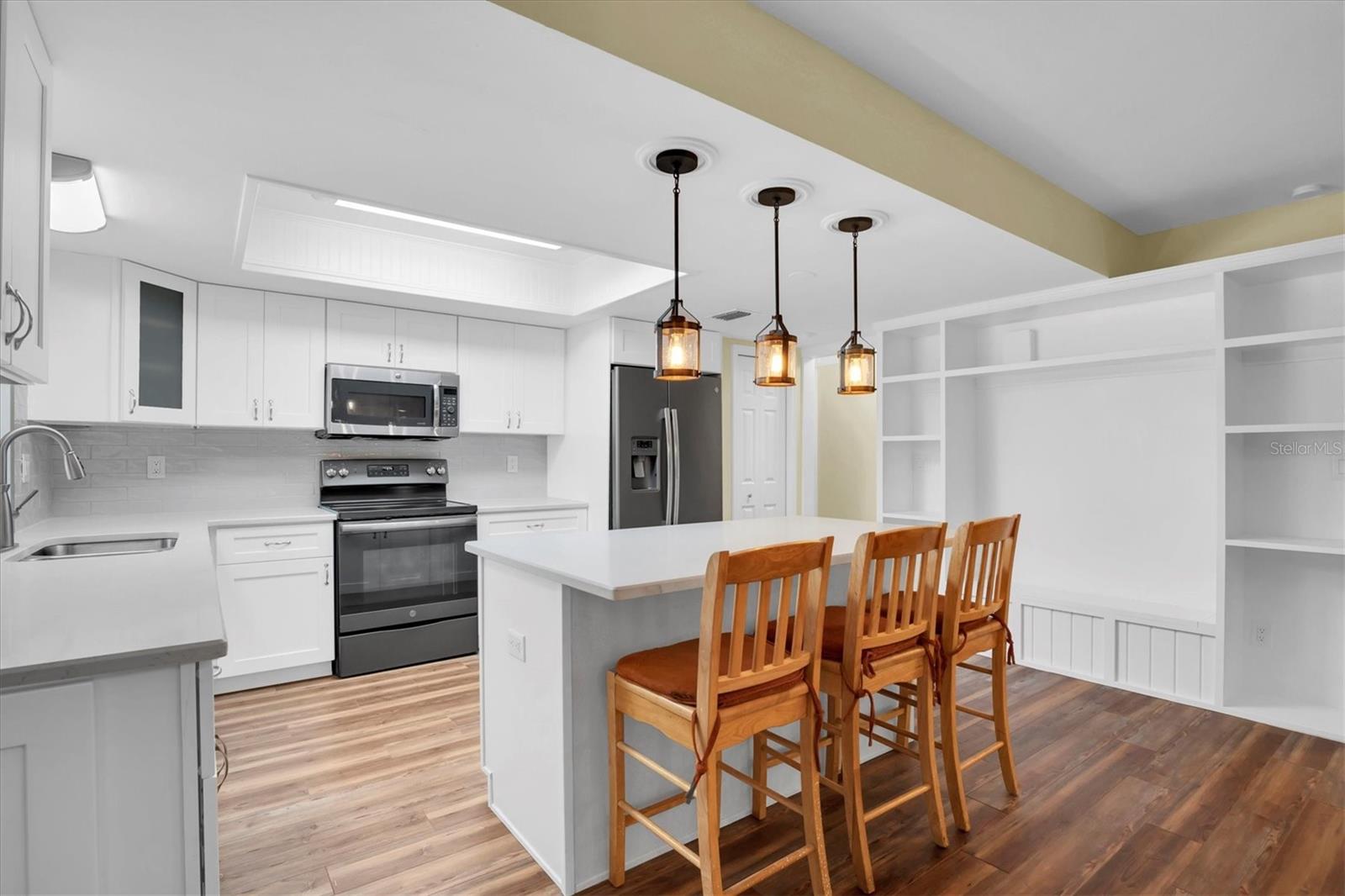 Breakfast bar and Kitchen