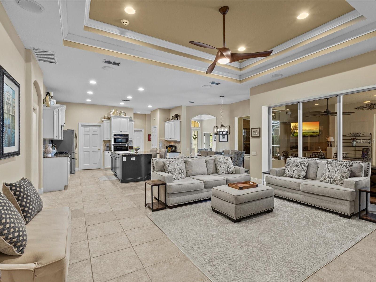 Open Floorplan (Kitchen & Family Room combo)