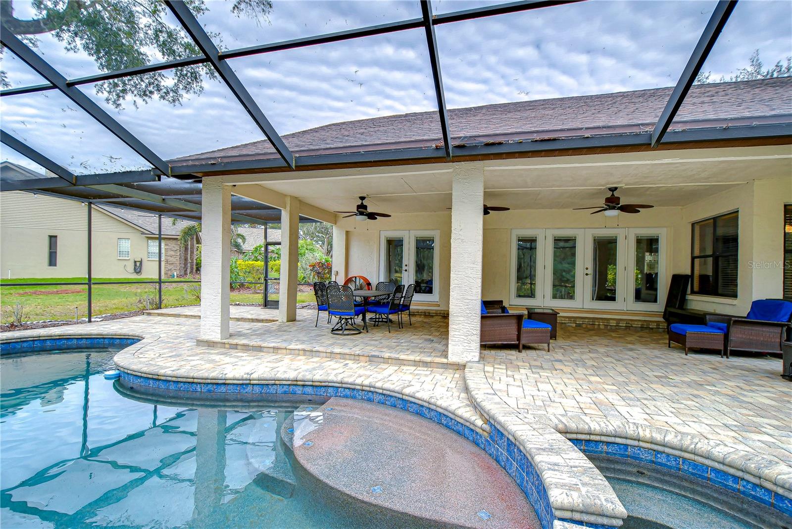 Large paved lanai space!