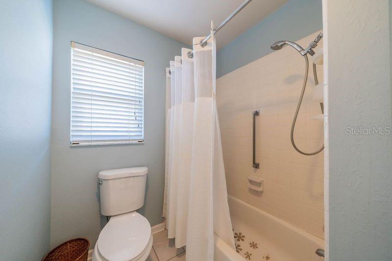 guest tub/shower combo