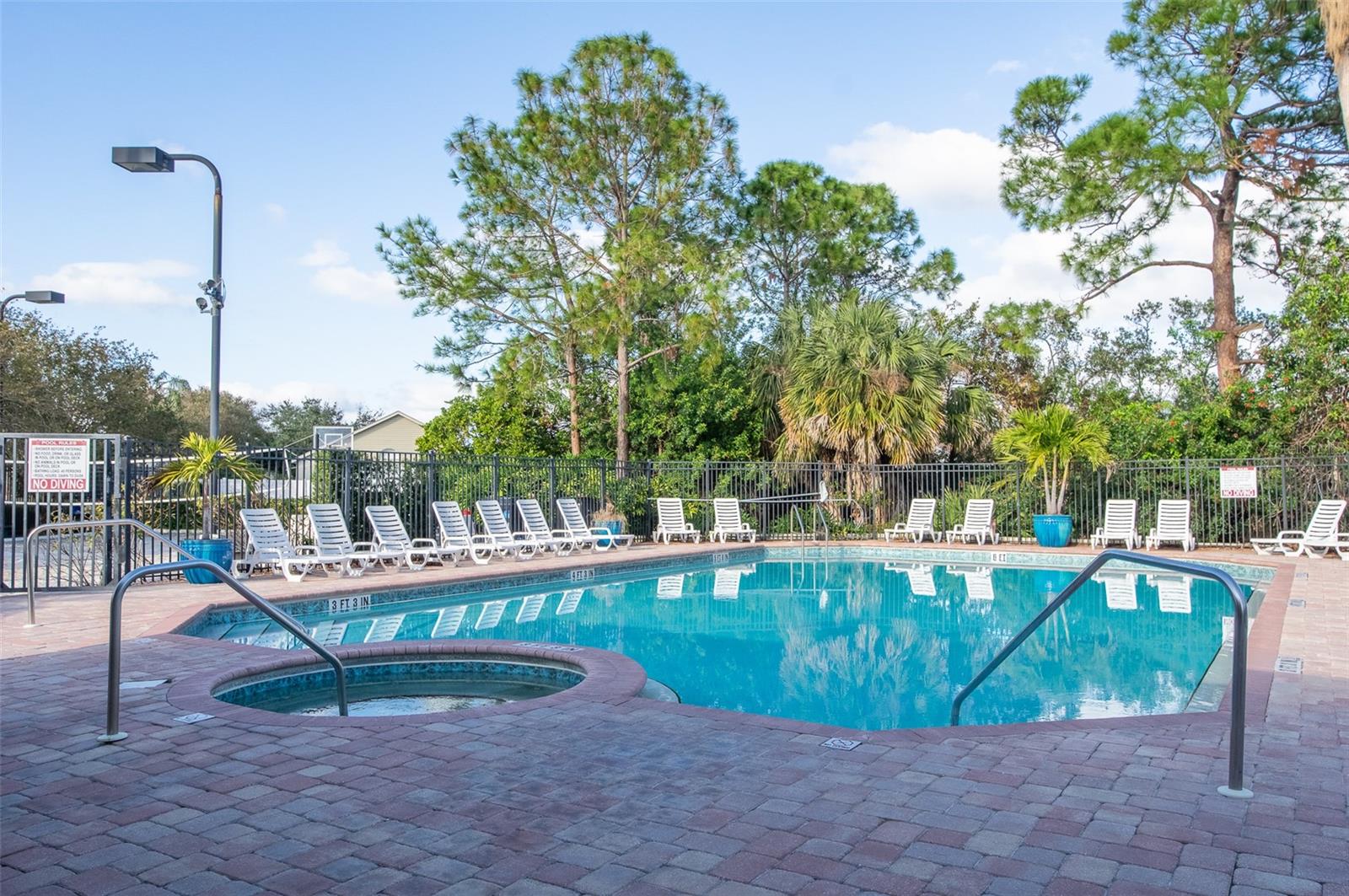 Community Pool & Hot Tub