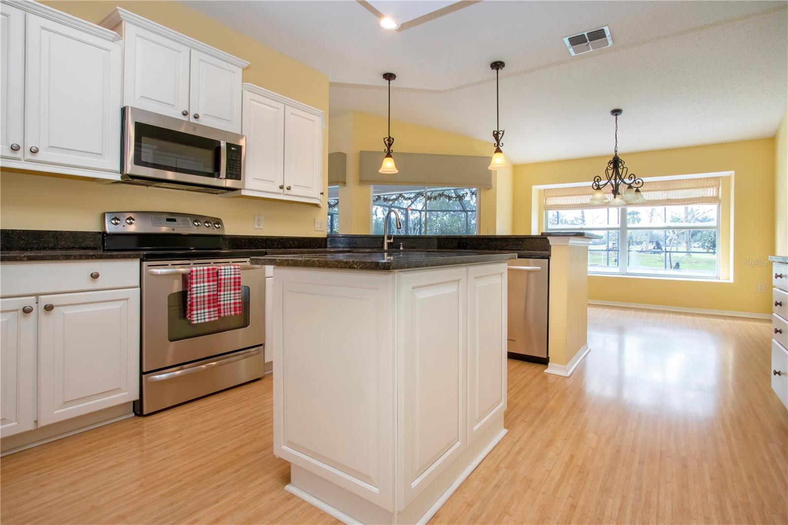 Large Roomy Kitchen w/Breakfast Nook beyond