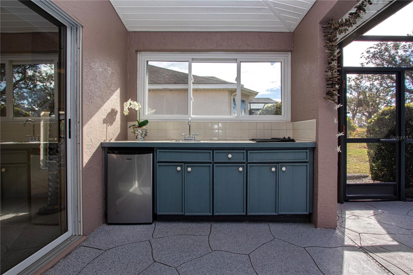 Summer Kitchen w/Refrigerator & Grill