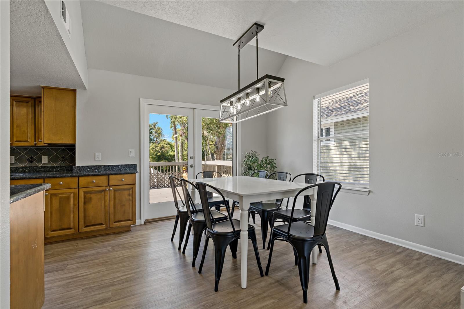 FORMAL DINING ROOM!