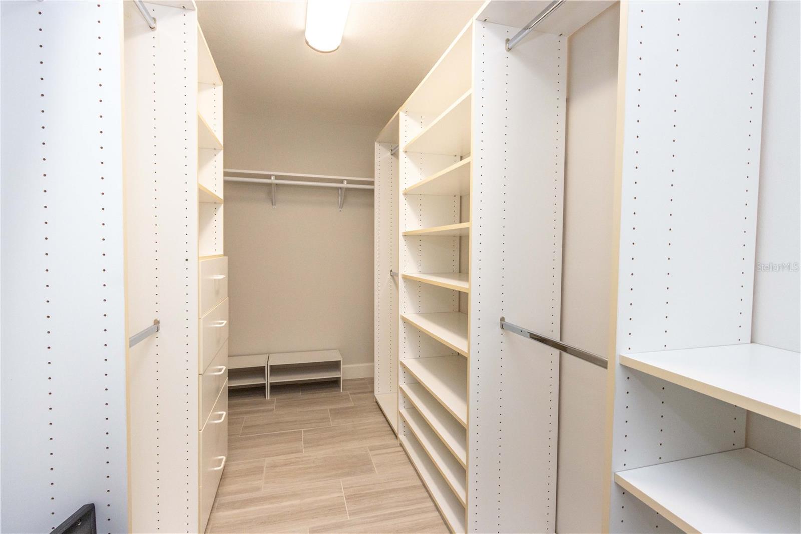 OVERSIZED WALK IN CLOSET IN PRIMARY