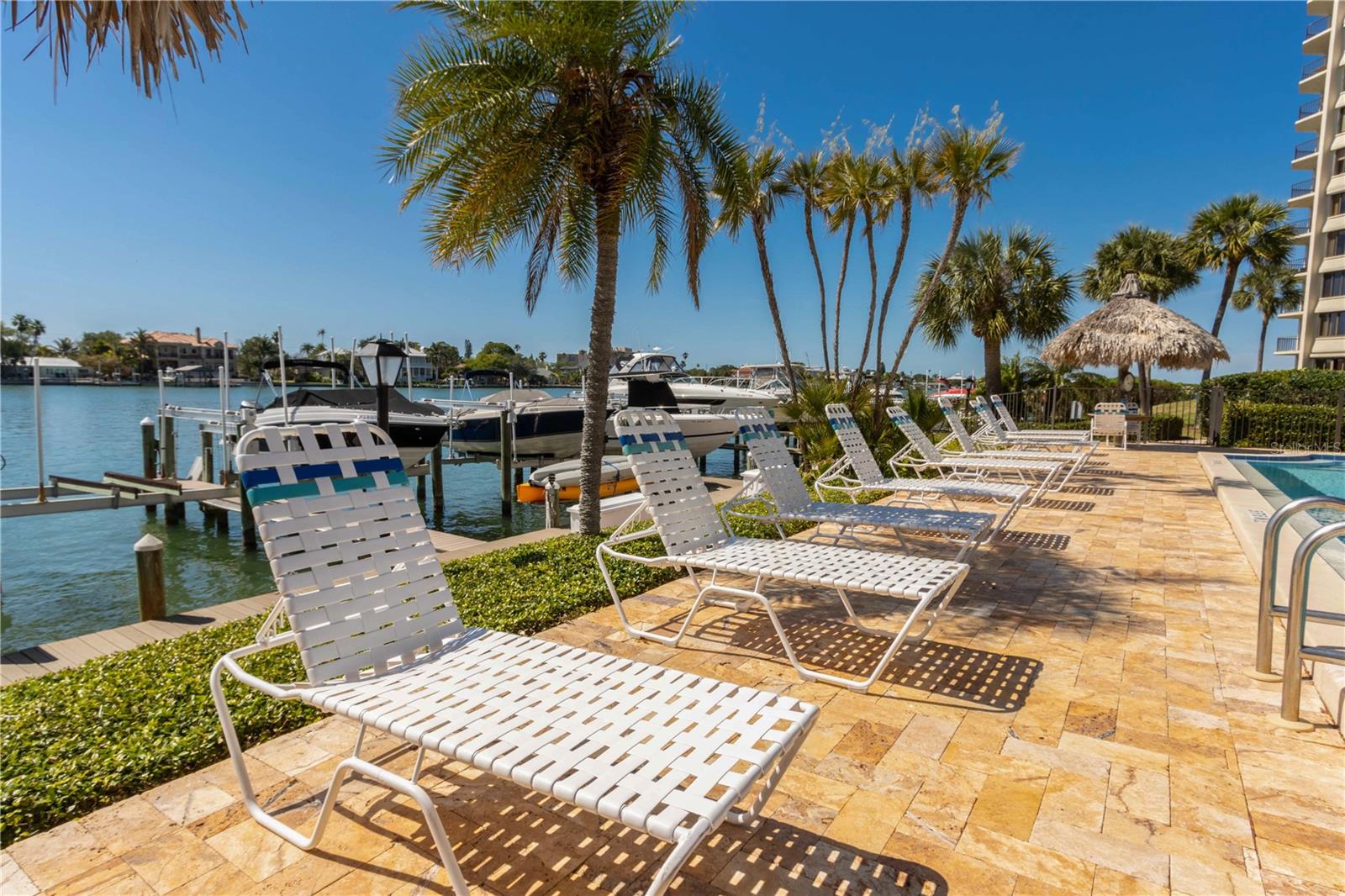 LARGE POOL DECK