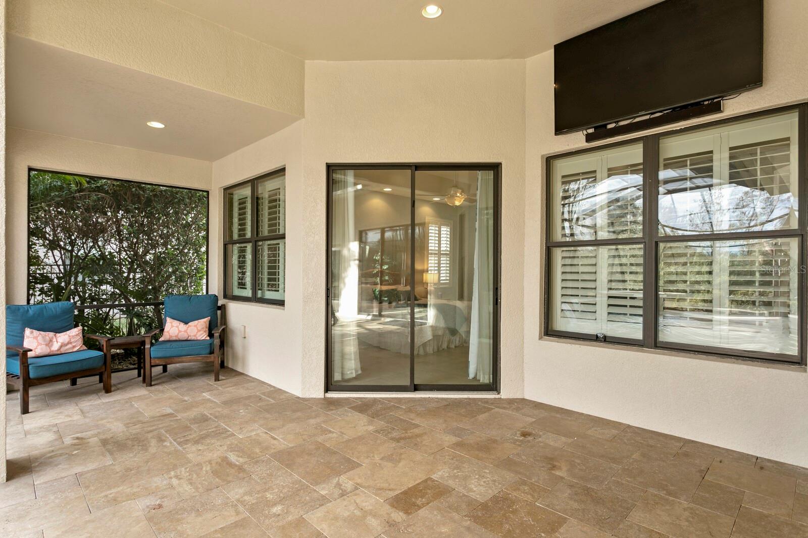 Large covered lanai with TV