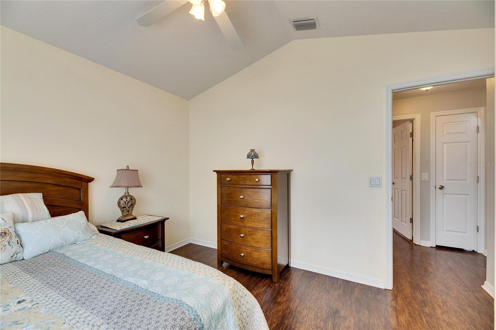 1st of 2 guest rooms