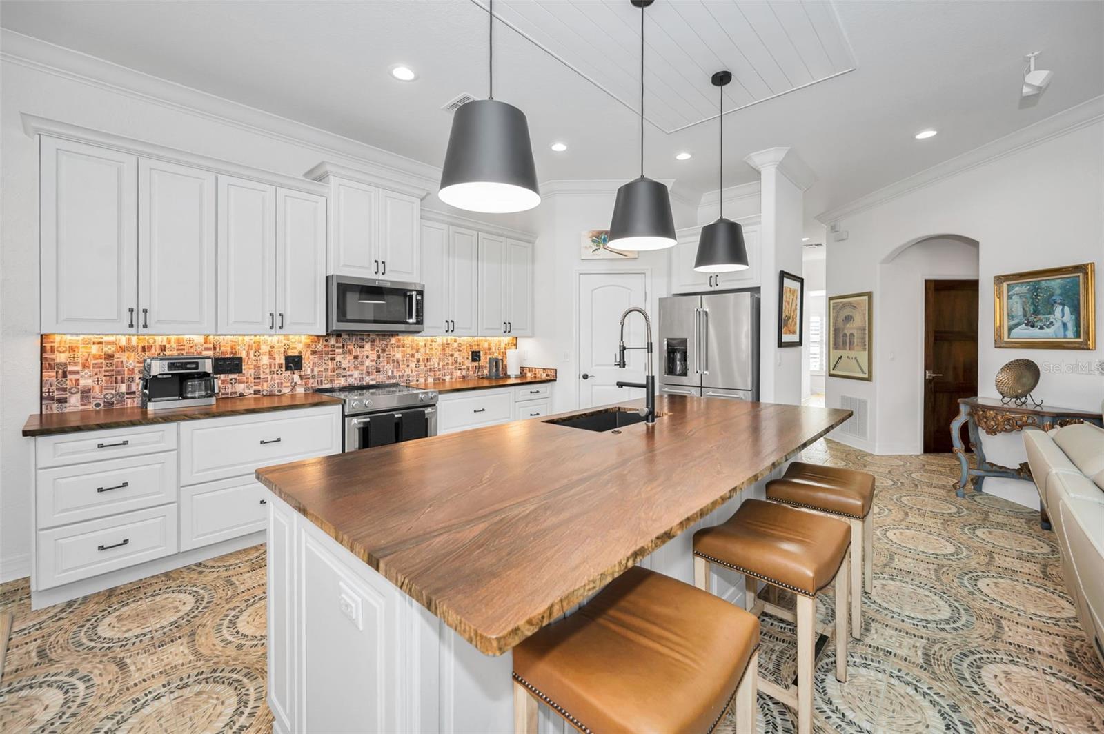 Quartzite Breakfast Bar & Countertops Just stunning