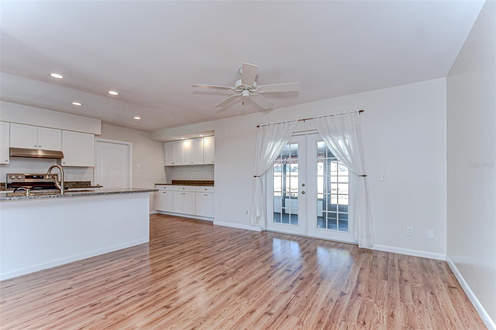 Kitchen Dining Area