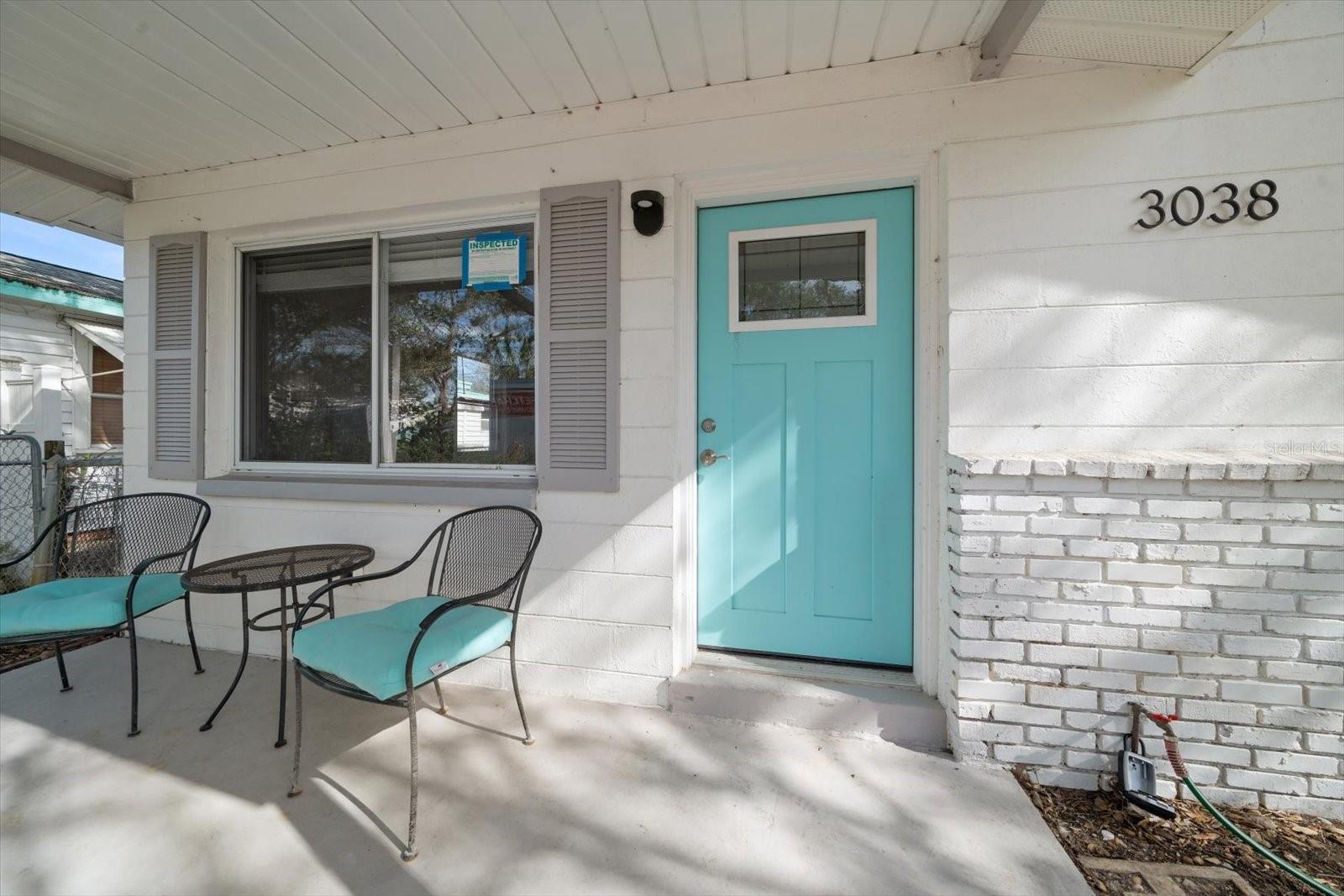 Picture perfect front porch for you to enjoy those sunny Florida days!