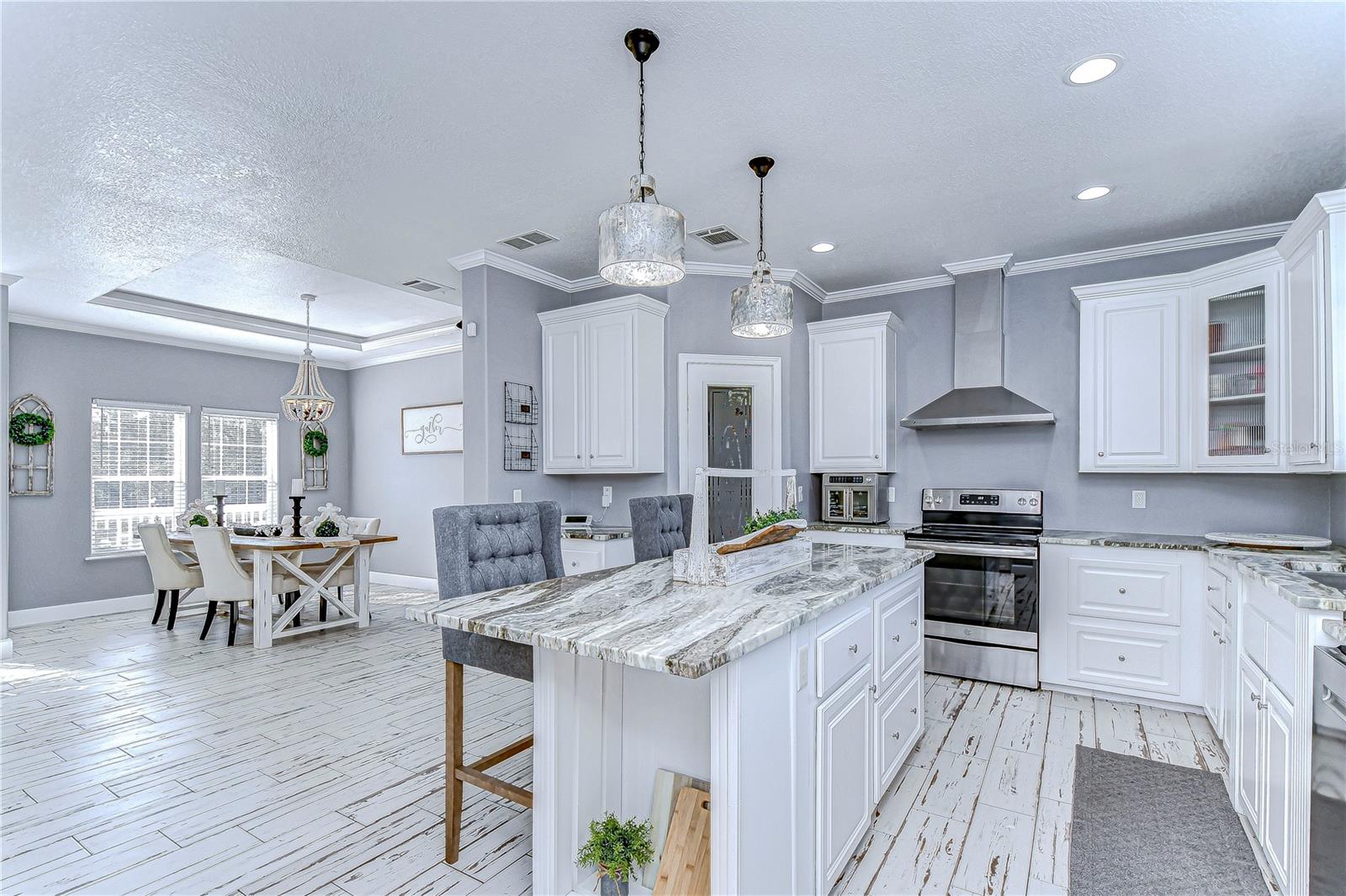 Kitchen seamlessly flows into dining area!