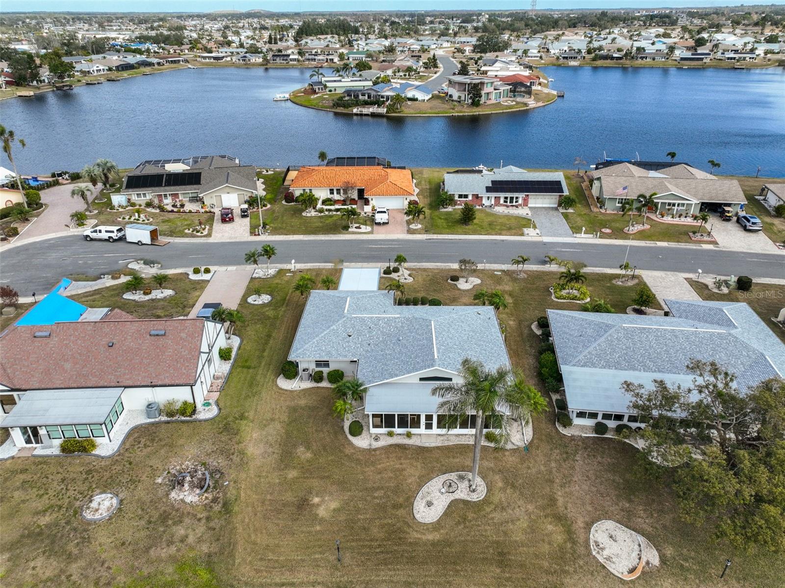 Aerial View of Dockable/Boatable 21 Acre Simmons Lake