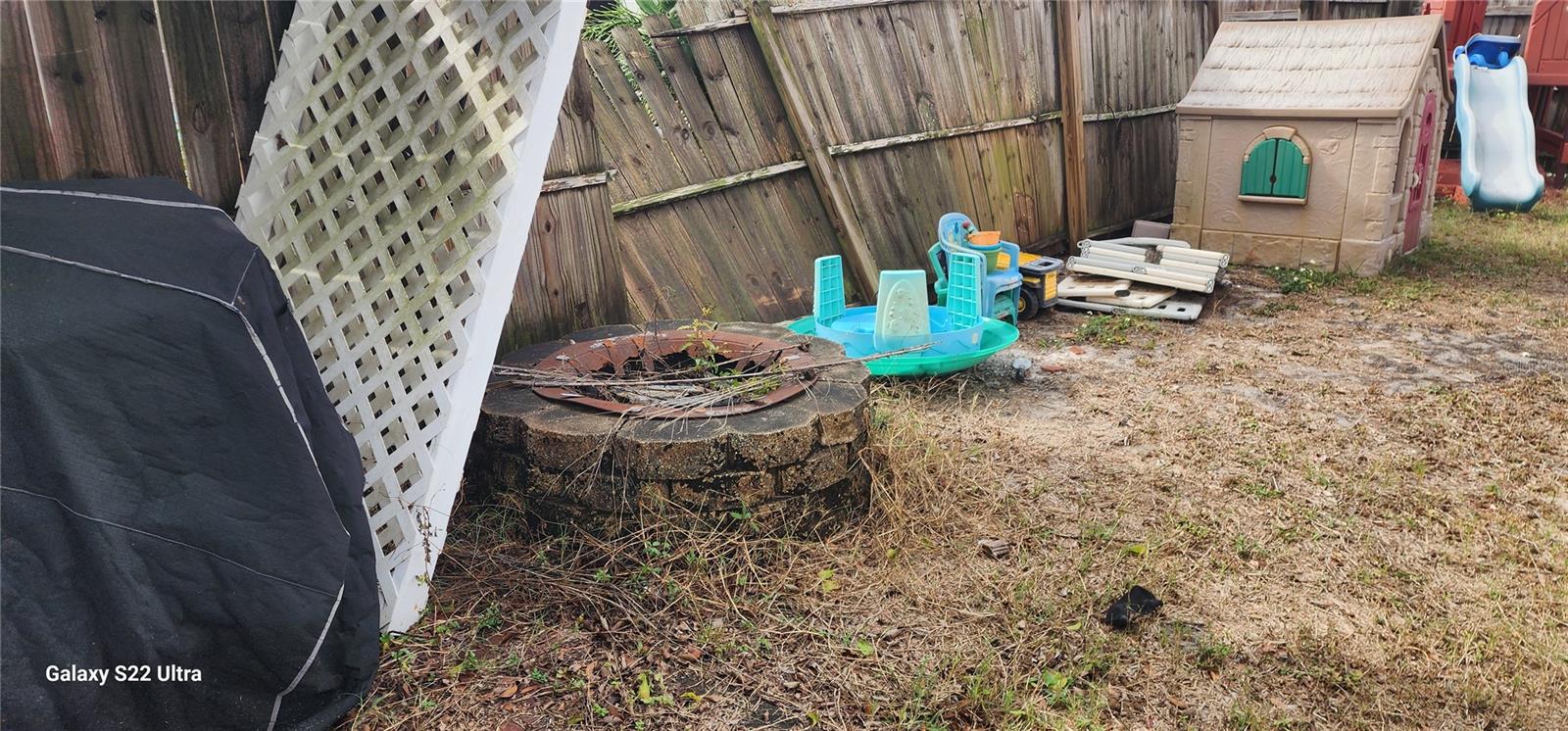 small area of wood fence that is shared with backyard neighbor .