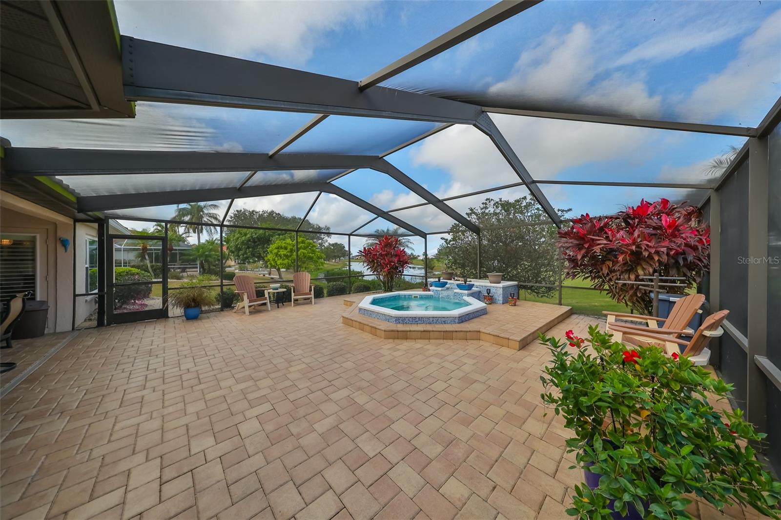 Beautiful Spool, Golf Course & Pond View, & Fountain Feature