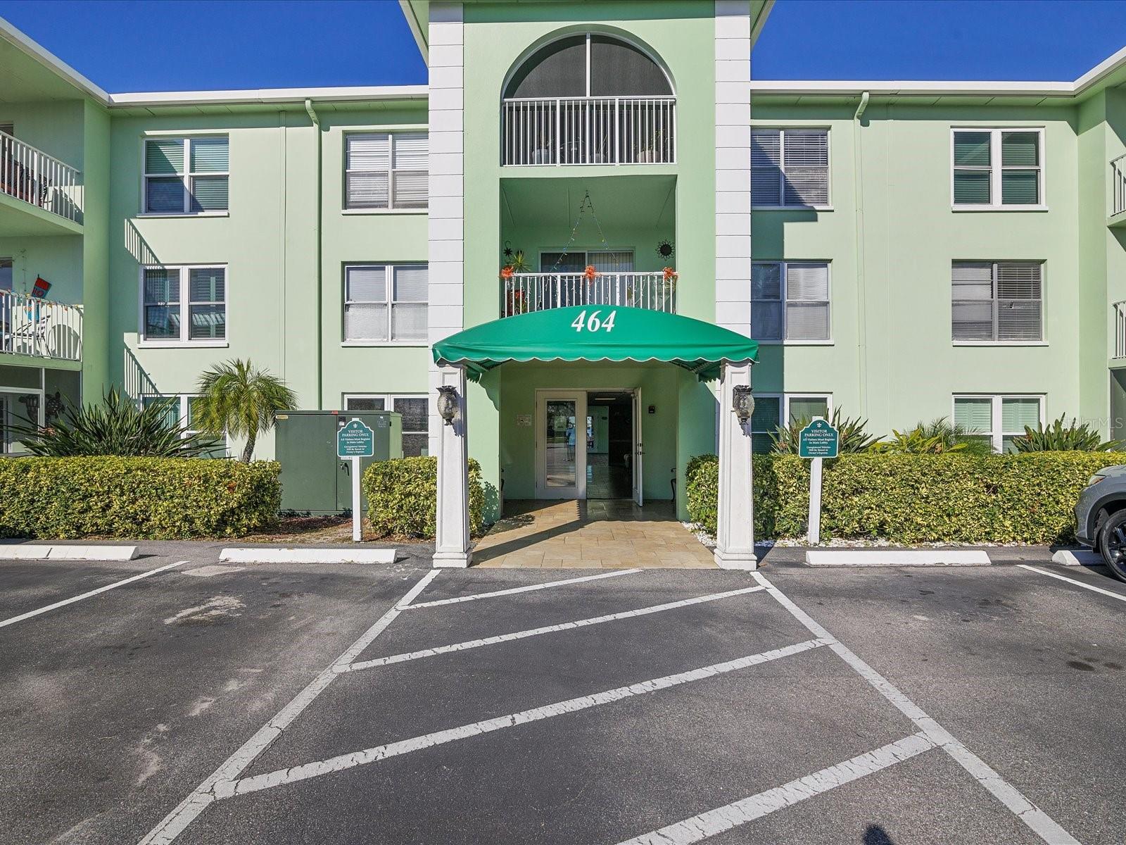 Front Entry into the Lobby of Dolphin Pointe