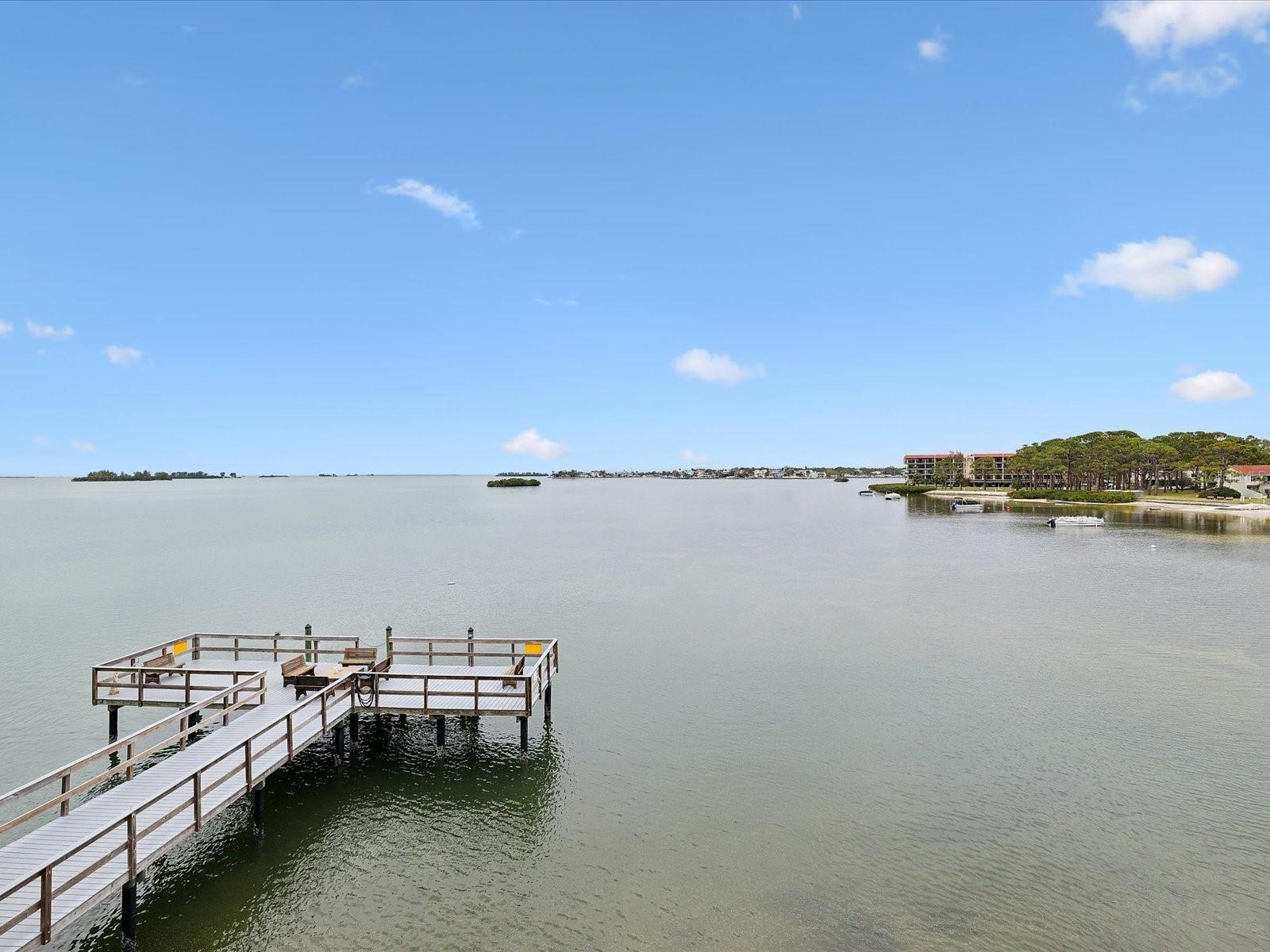 Amenities include Fishing Pier