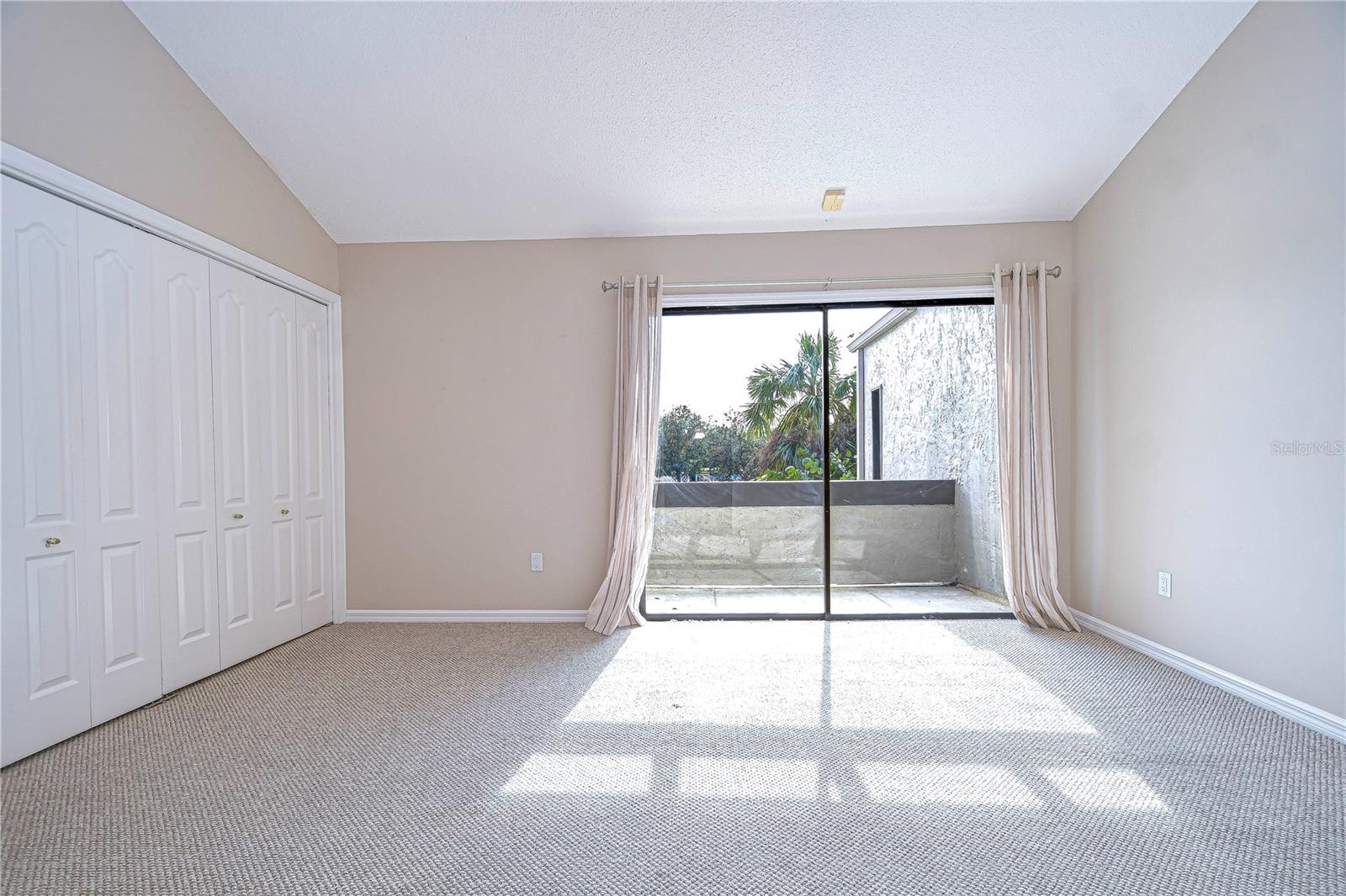 Bedroom 4 with balcony - upstairs