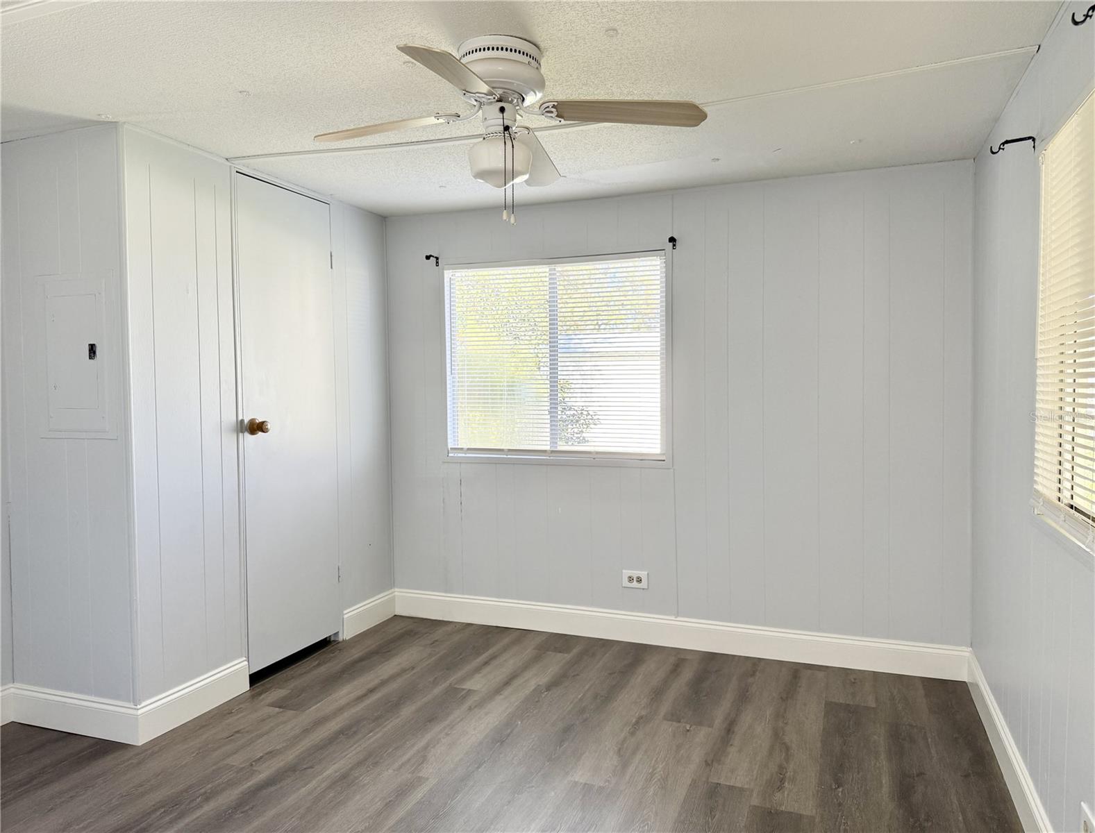 Primary Bedroom - 10'6" x 11'10" -  Vinyl Floors